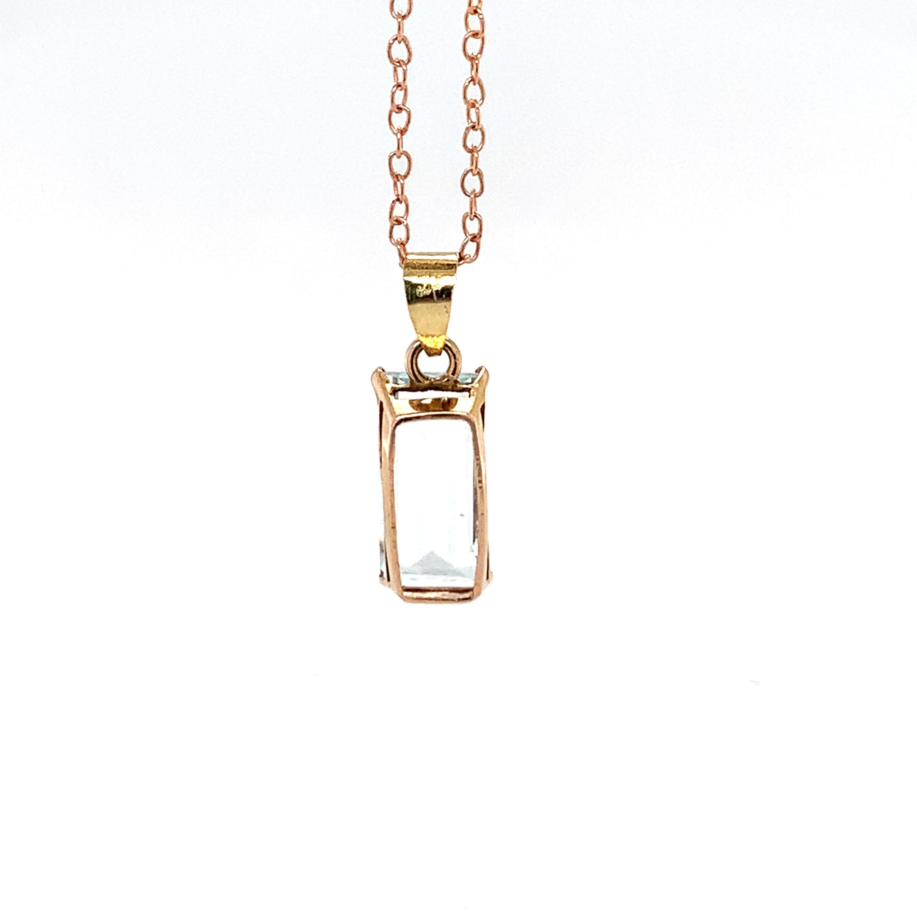 14K Yellow Gold Emerald Cut Aquamarine Pendant In New Condition For Sale In Trumbull, CT
