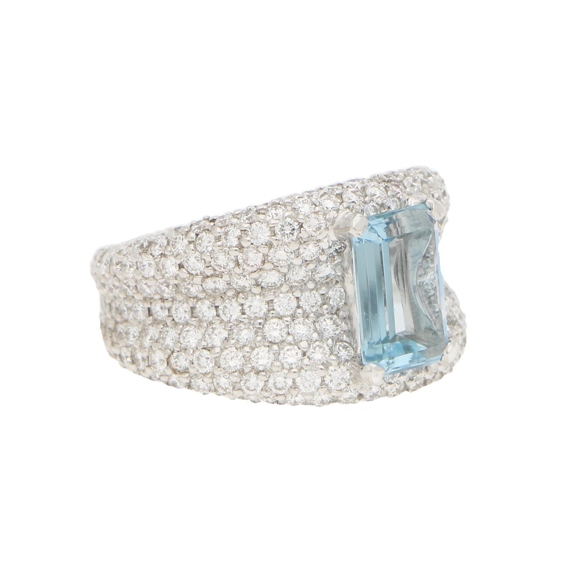 Emerald Cut Aquamarine and Diamond Bombe Ring in 18 Karat White Gold In Good Condition For Sale In London, GB