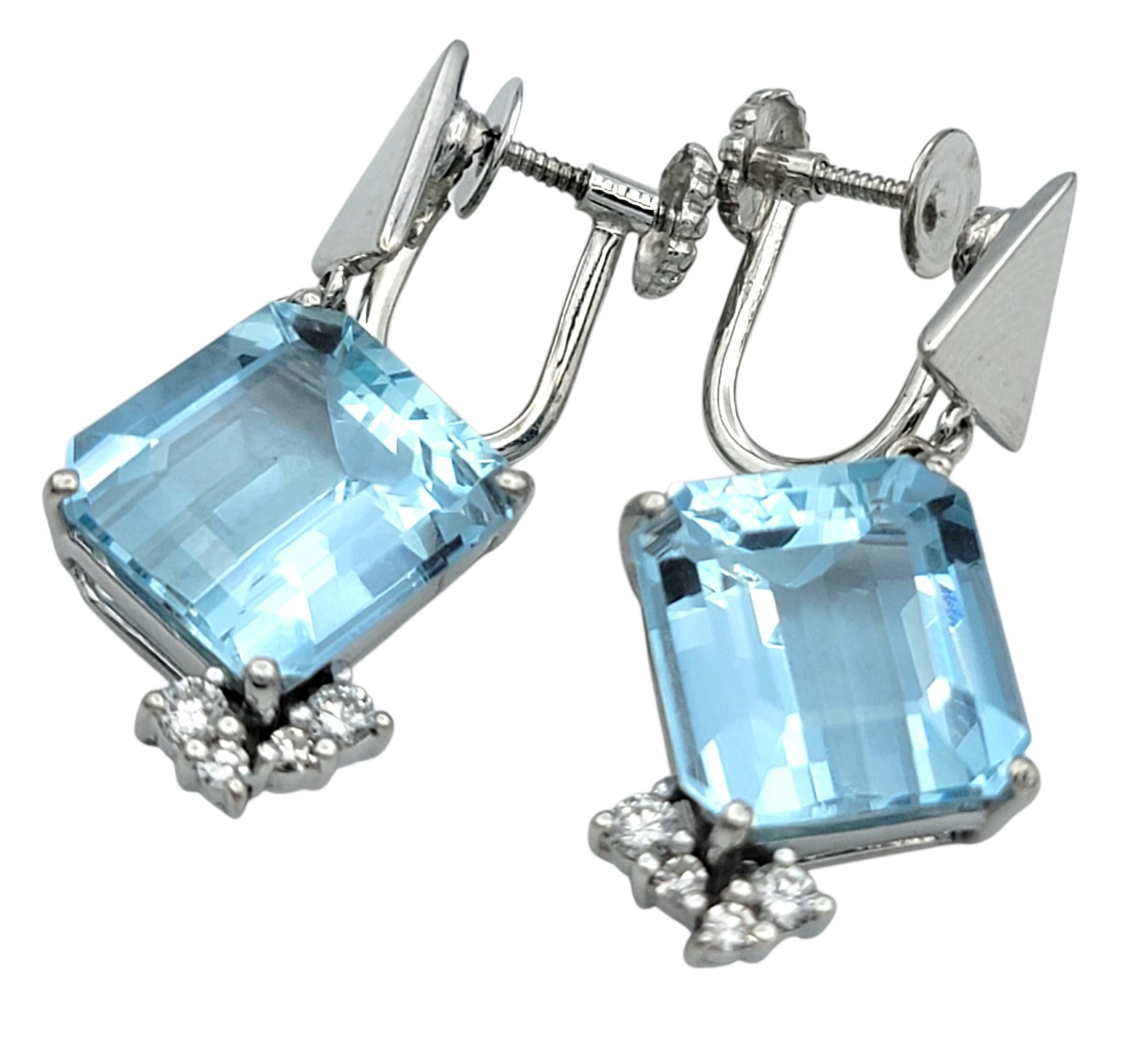 Boucles d'oreilles pendantes en or blanc avec aigue-marine taillée en émeraude et diamant et anneaux vissés Excellent état - En vente à Scottsdale, AZ