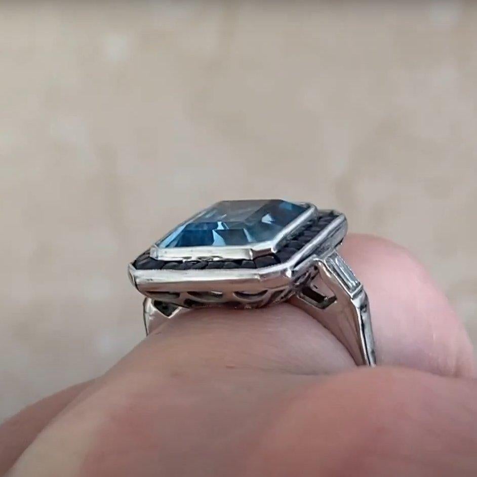 Bague grappe aigue-marine taille émeraude (environ 4,80 carats), platine Excellent état - En vente à New York, NY