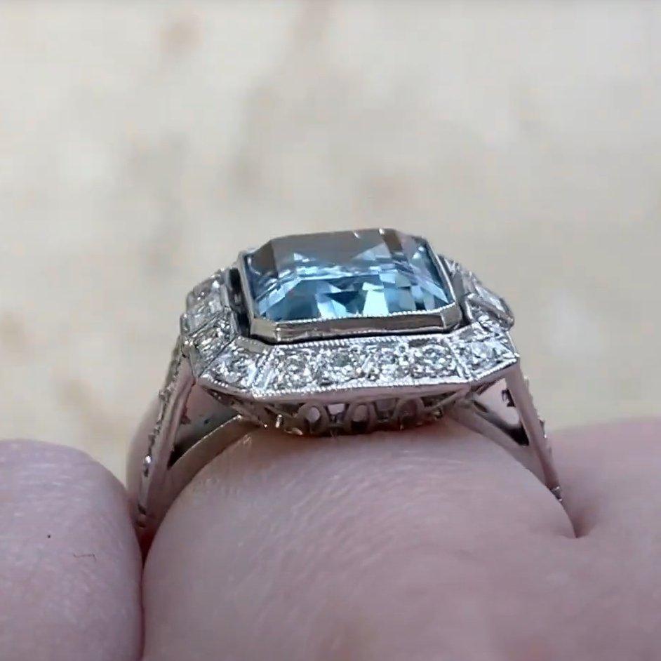 Halo-Ring aus Platin mit Aquamarin im Smaragdschliff und Diamanten ( ca. 3,20 Karat), Platin Damen im Angebot