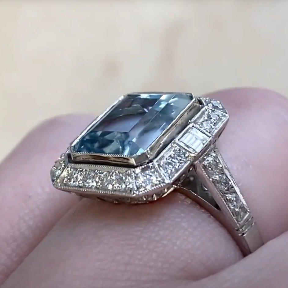 Halo-Ring aus Platin mit Aquamarin im Smaragdschliff und Diamanten ( ca. 3,20 Karat), Platin im Angebot 1