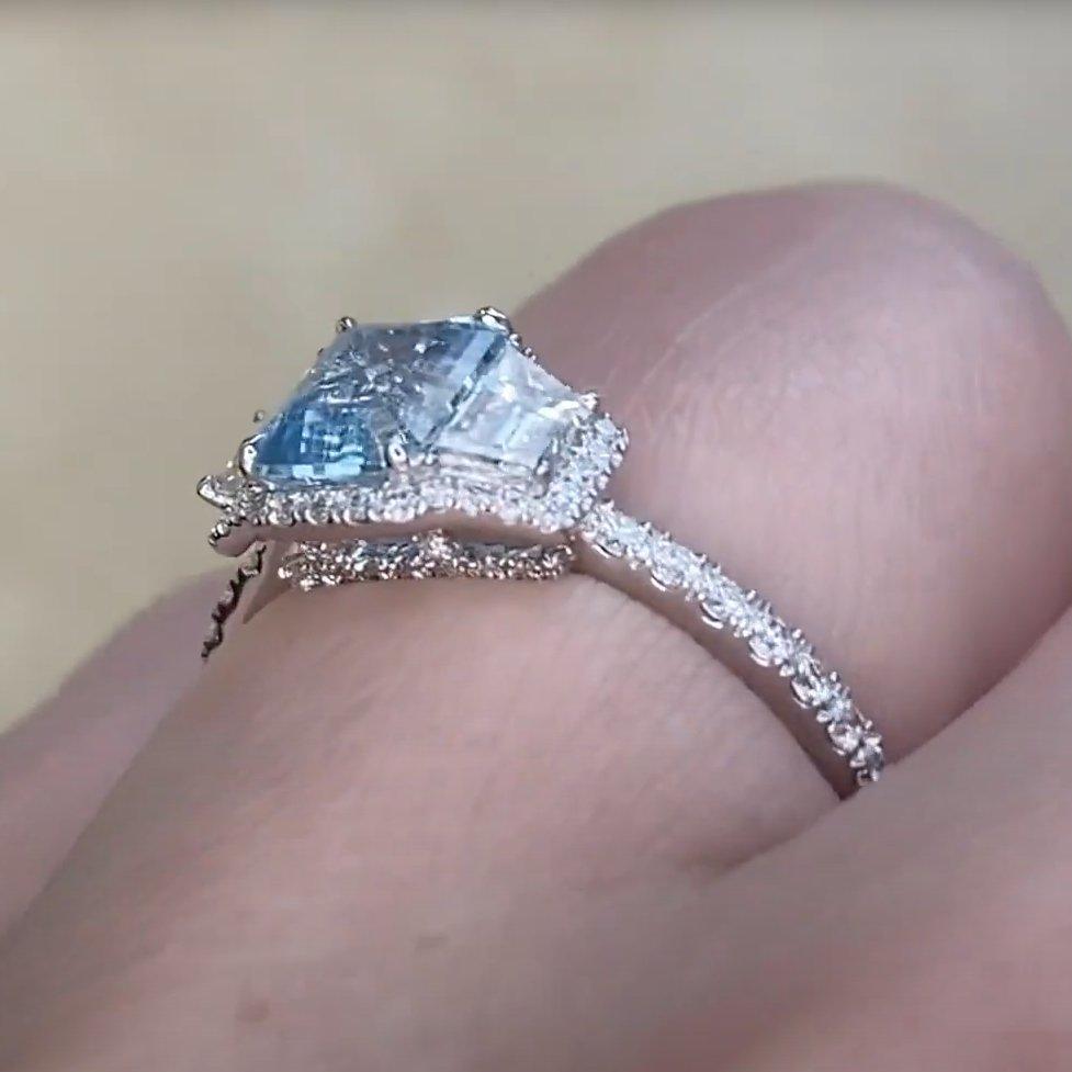 Emerald Cut Aquamarine Engagement Ring (Approx 0.70-Carats), Platinum In Excellent Condition For Sale In New York, NY