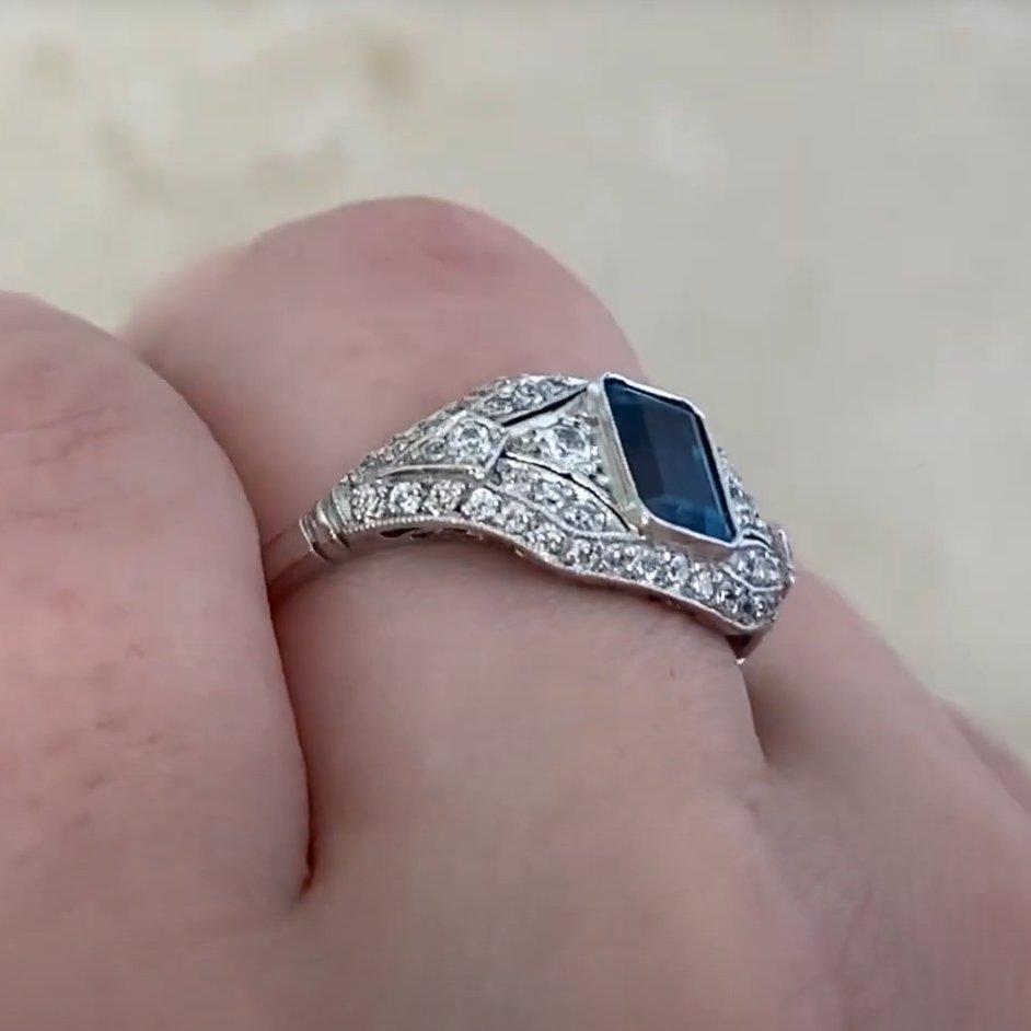 Verlobungsring aus Platin mit Aquamarin im Smaragdschliff (ca. 0,80 Karat) im Zustand „Hervorragend“ im Angebot in New York, NY