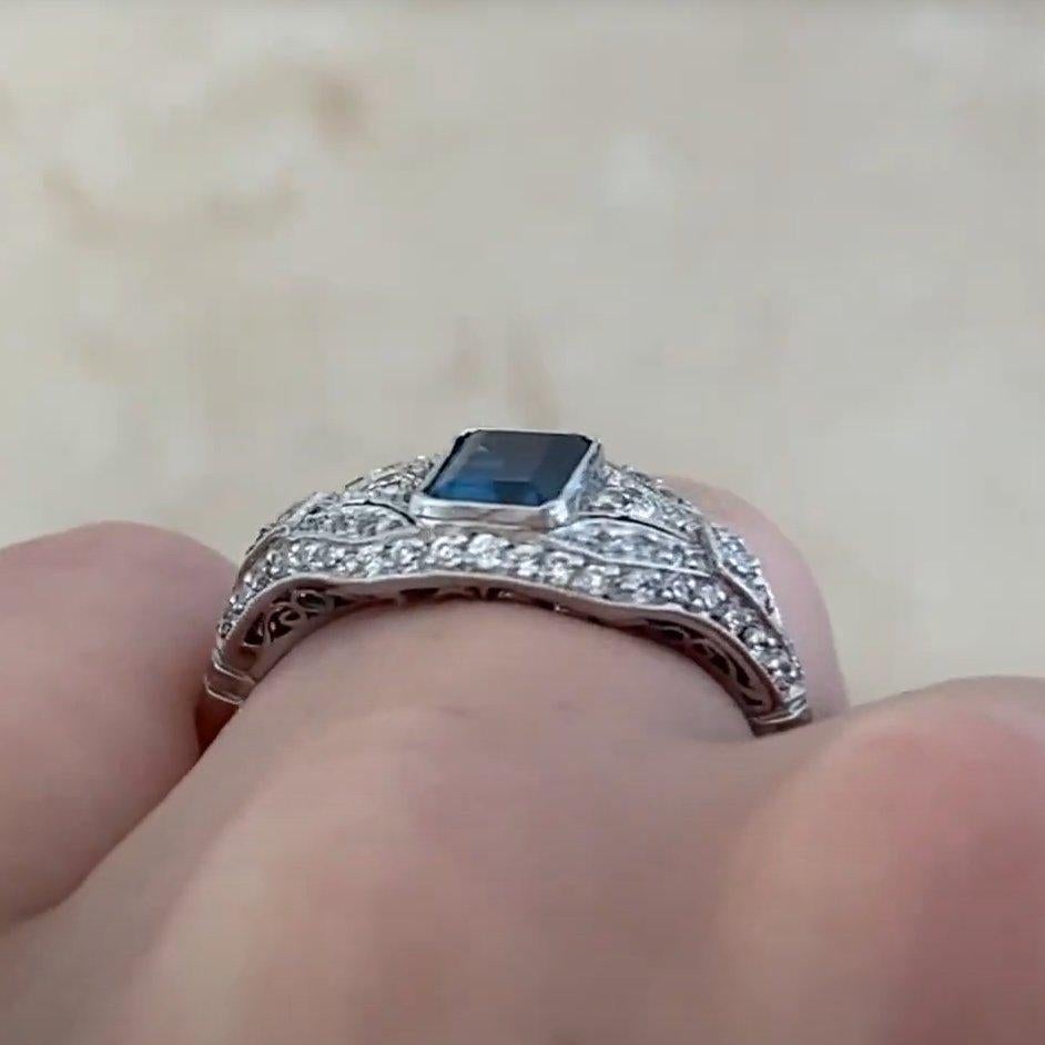 Verlobungsring aus Platin mit Aquamarin im Smaragdschliff (ca. 0,80 Karat) Damen im Angebot