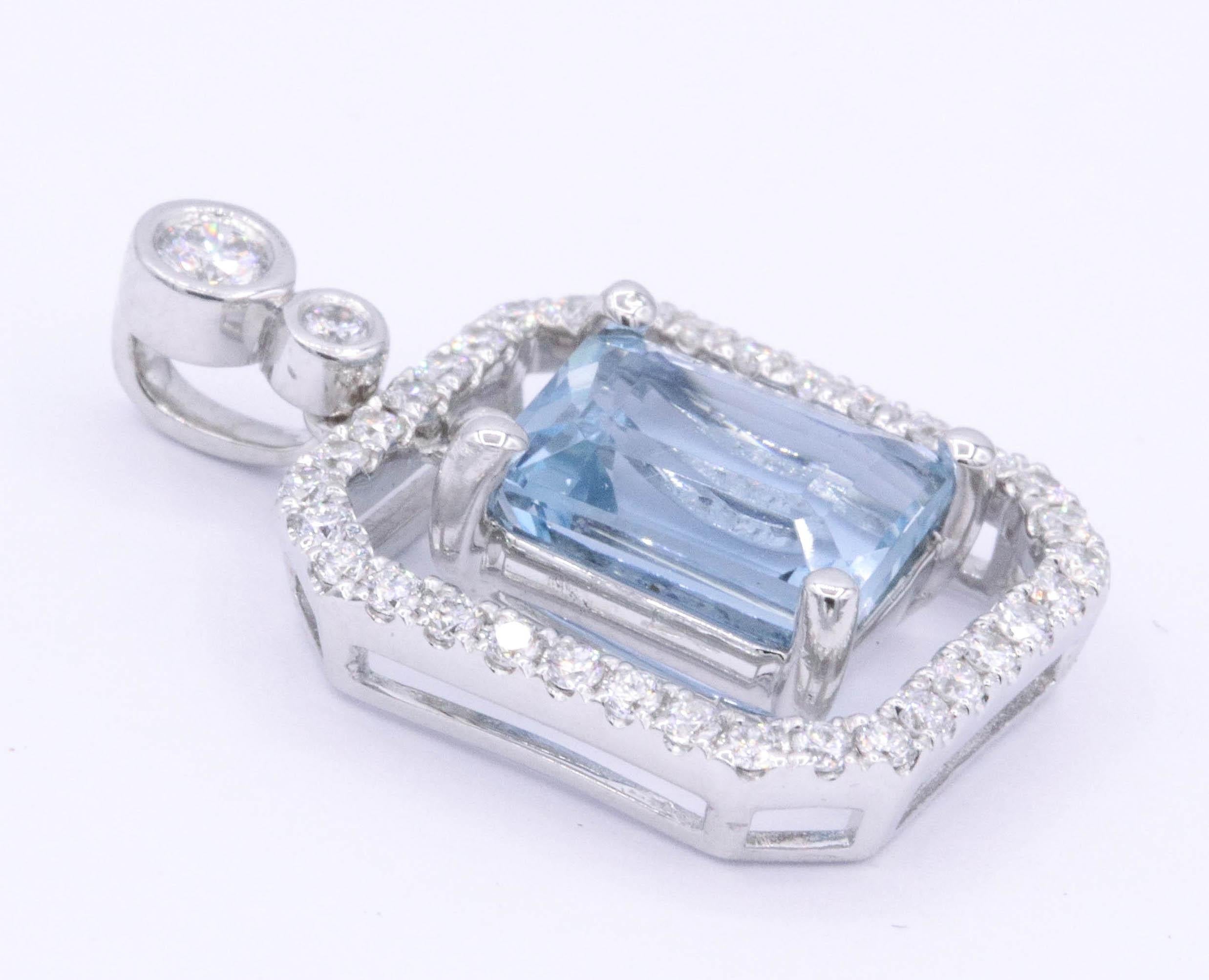 Emerald Cut Aquamarine Halo Diamonds Pendant In New Condition In New York, NY