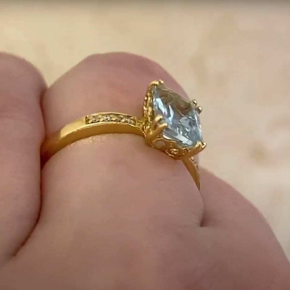 Emerald Cut Aquamarine Prong-Set Ring (Approx. 1.50-Carats), 18k Yellow Gold In Excellent Condition For Sale In New York, NY