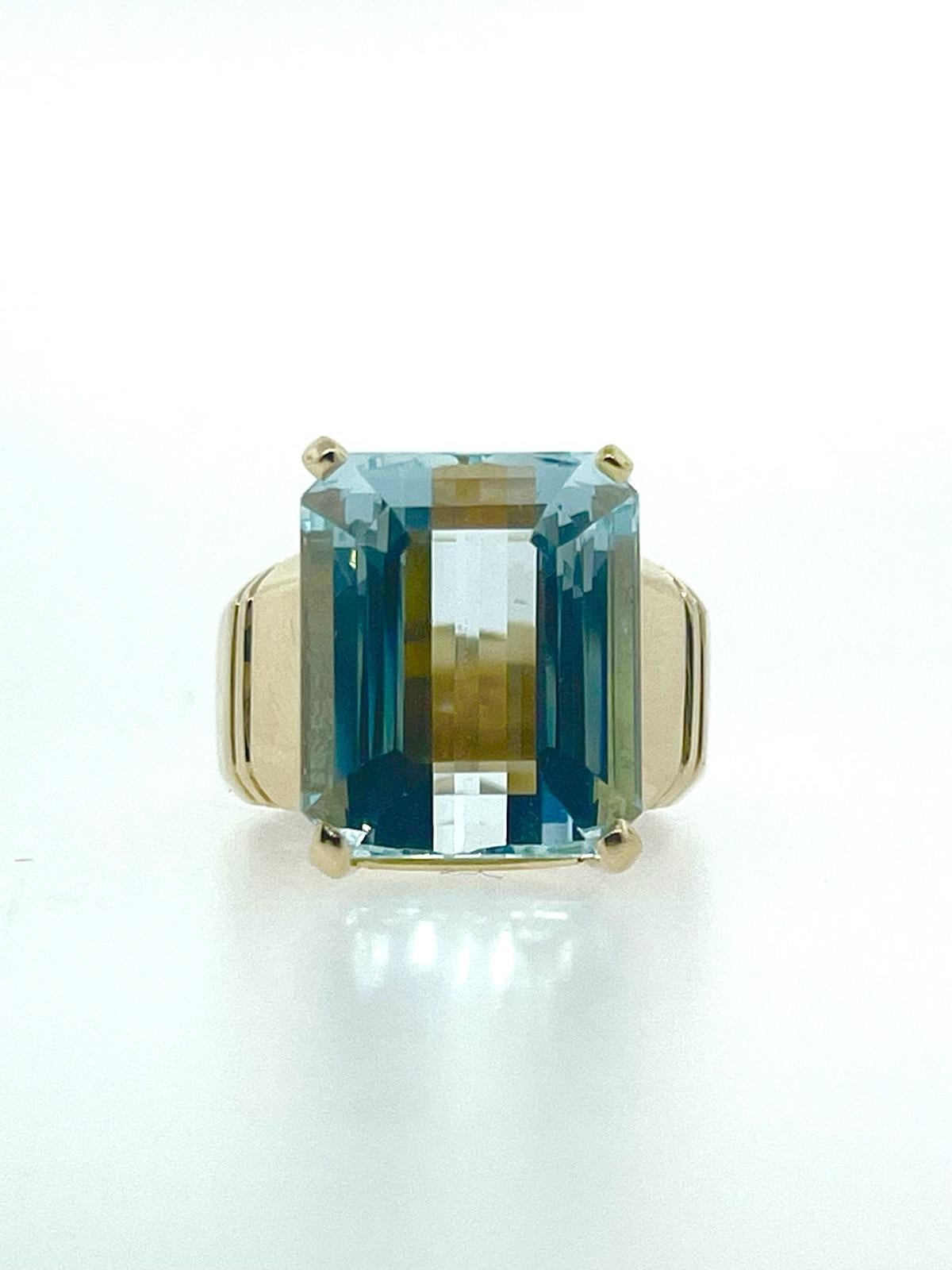 Women's or Men's Emerald Cut Aquamarine Ring For Sale
