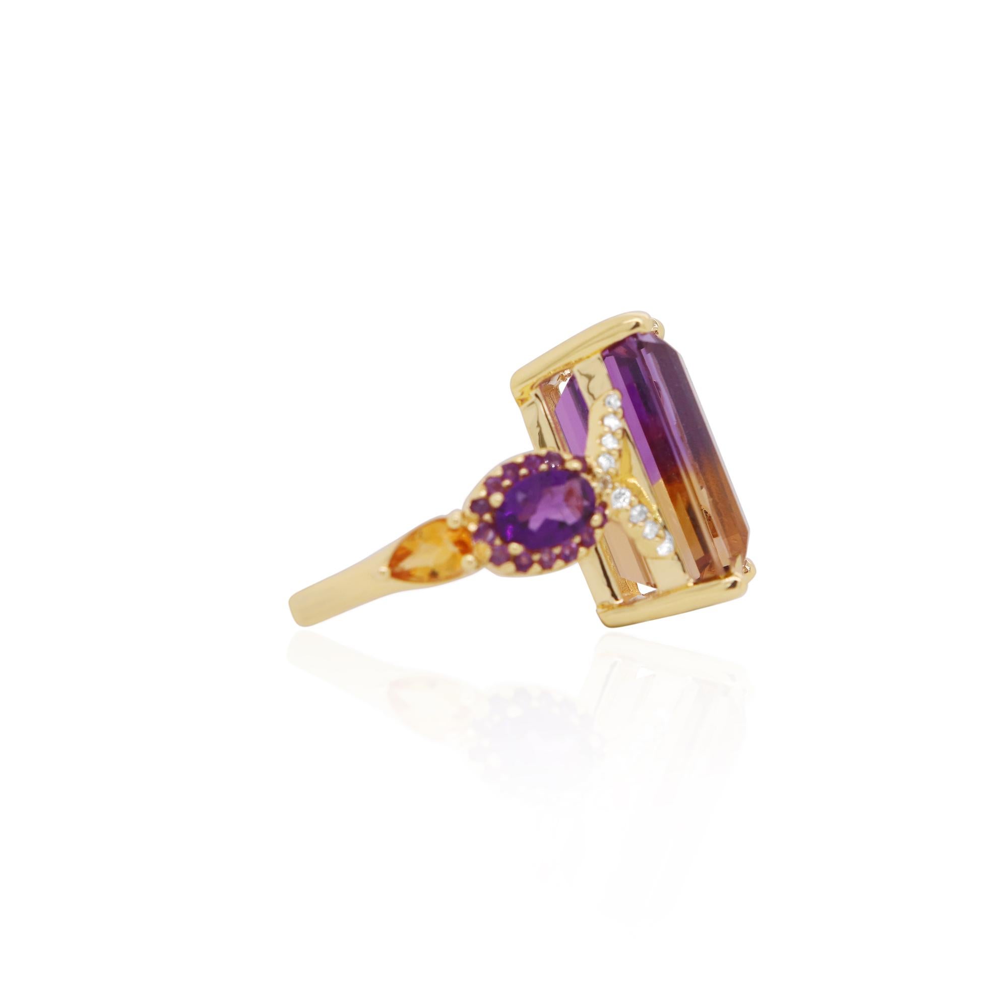 14K Yellow Gold

1 Emerald Cut Ametrine at approximately 11.30 Carats

2 Oval Cut Amethysts at approximately 0.43 Carats

12 Round Brilliant White Diamond at approximately 0.10 Carats

Color: H-I / Clarity: SI 

Alberto offers complimentary sizing