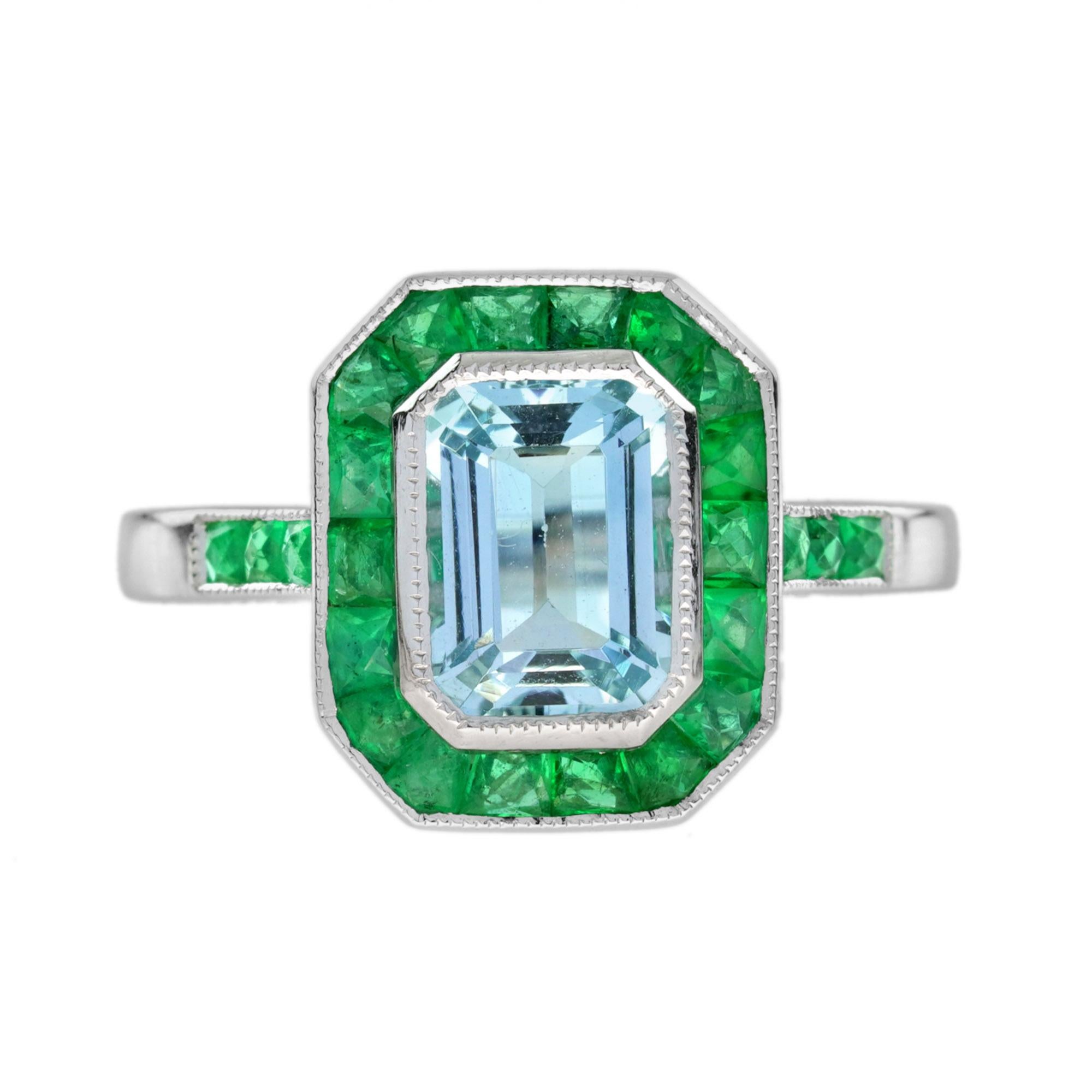 Aquamarin- und Smaragdring im Art-Deco-Stil, montiert in Platin 950. Der zentrale Aquamarin im Smaragdschliff mit einem Gewicht von ca. 1,5 Karat ist umgeben von einem Smaragd im französischen Schliff und Schultern. Der Ring würde eine schöne Art