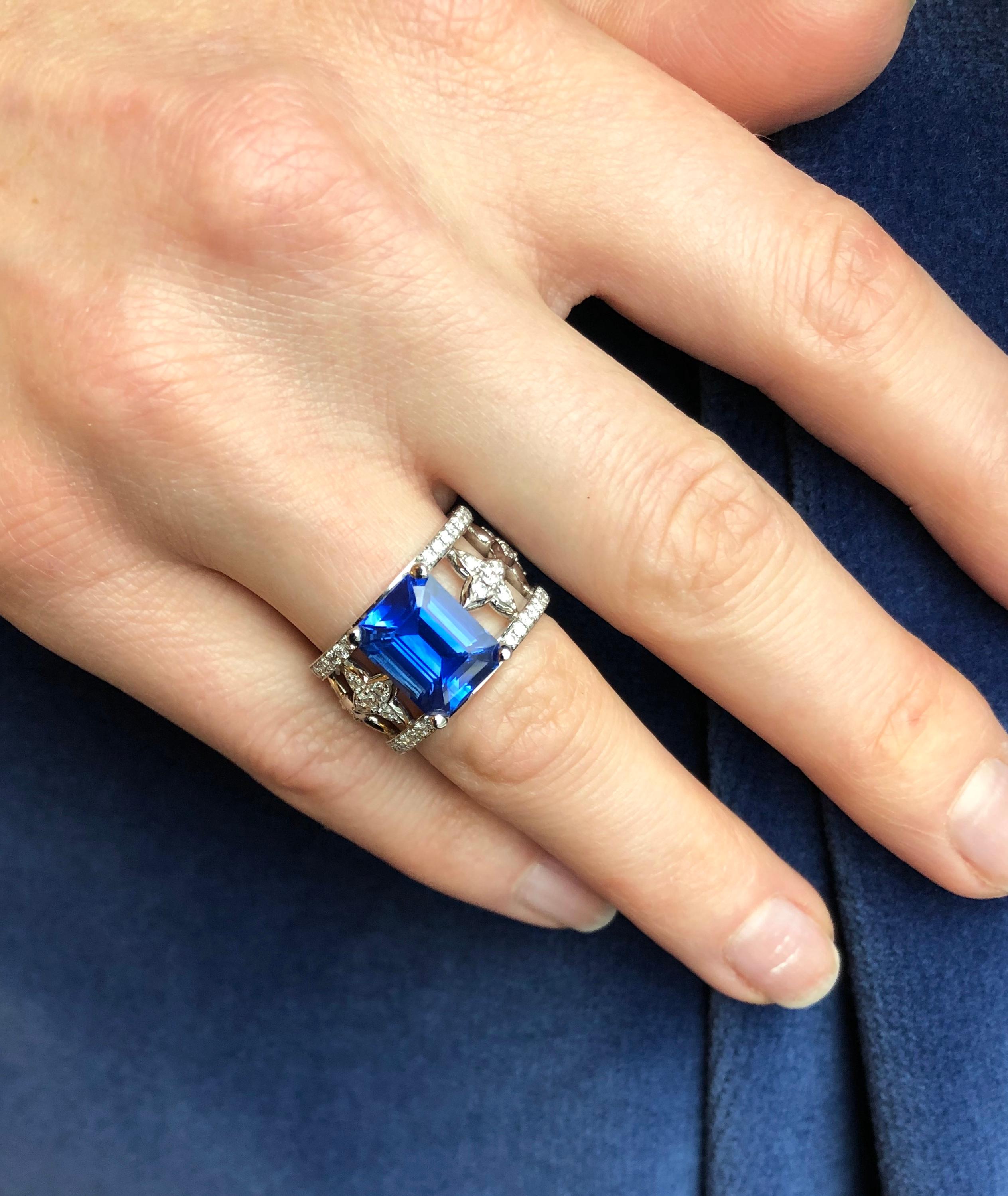 Emerald Cut Blue Sapphire and Diamond Ring in Platinum 4
