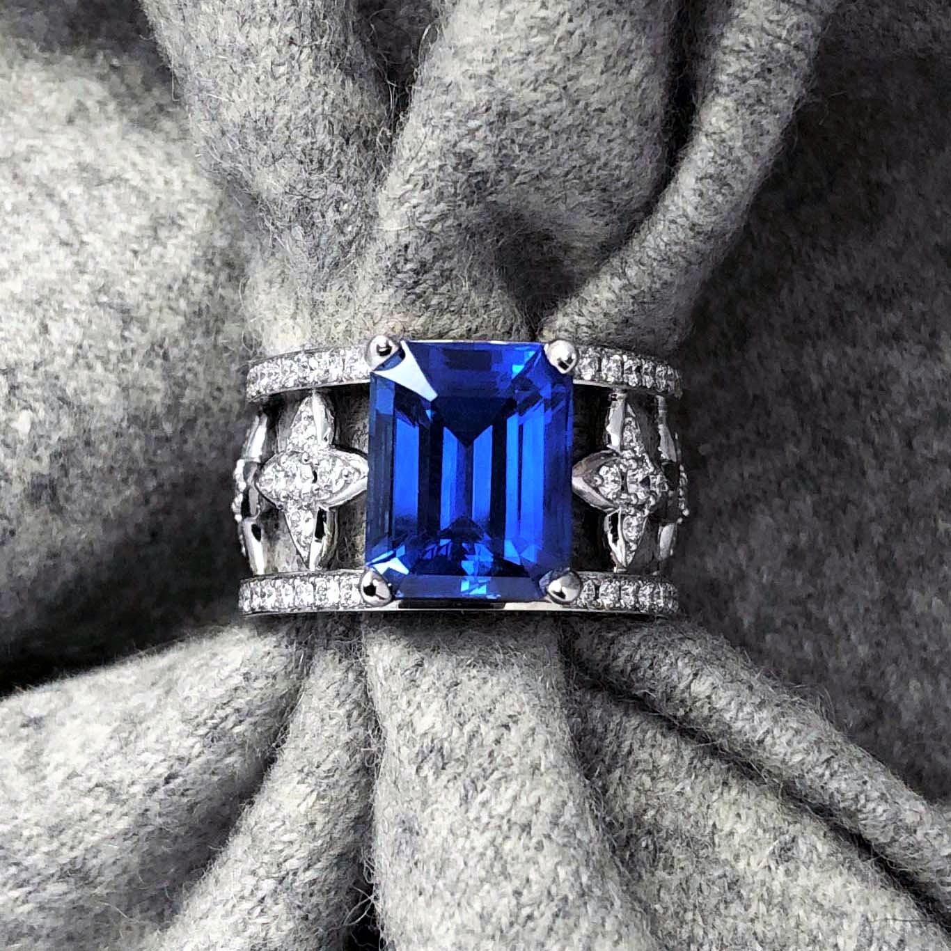 JdJ Couture  Fine Emerald cut Blue Sapphire & 