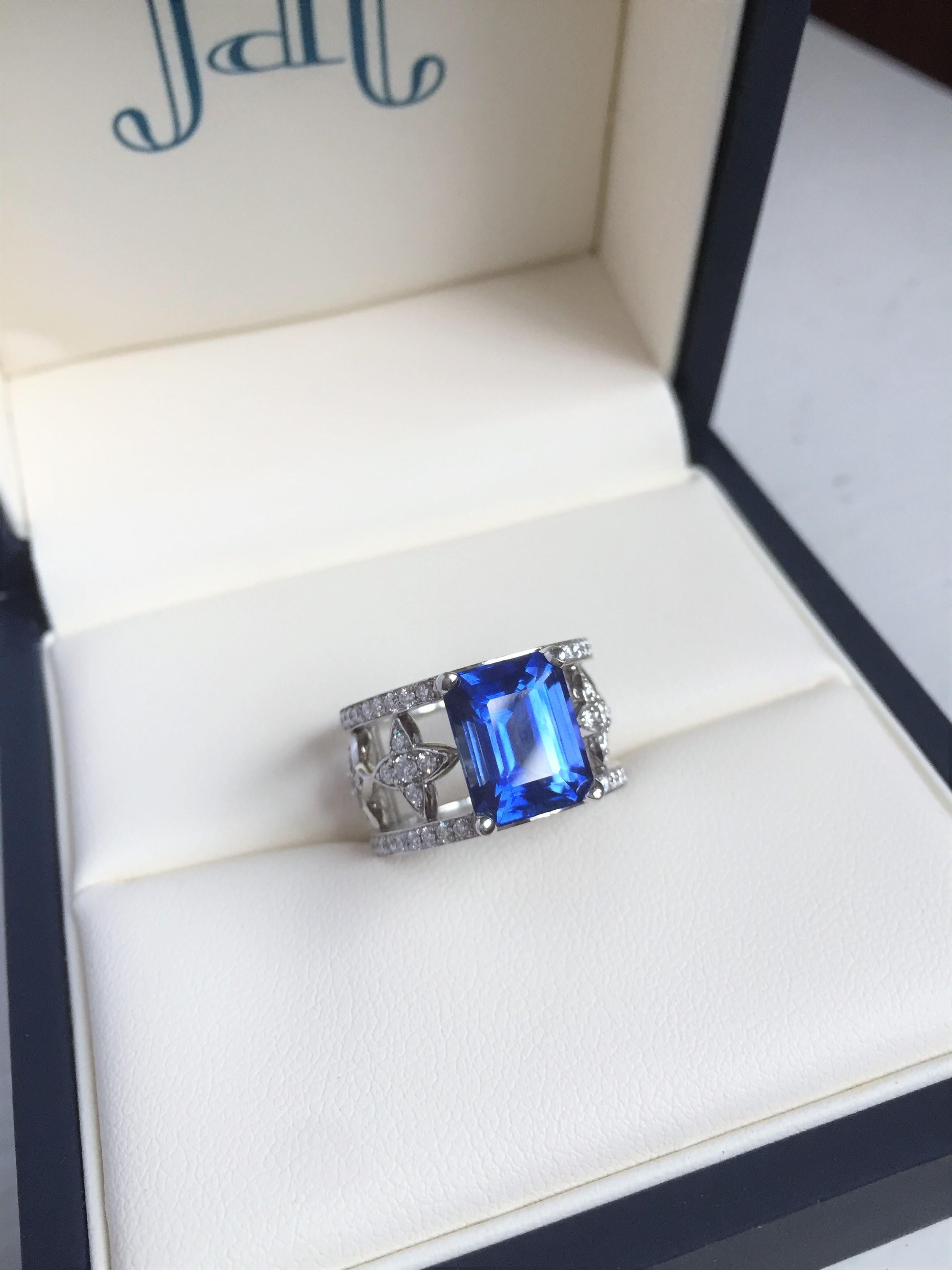 Emerald Cut Blue Sapphire and Diamond Ring in Platinum In New Condition In Toronto, CA