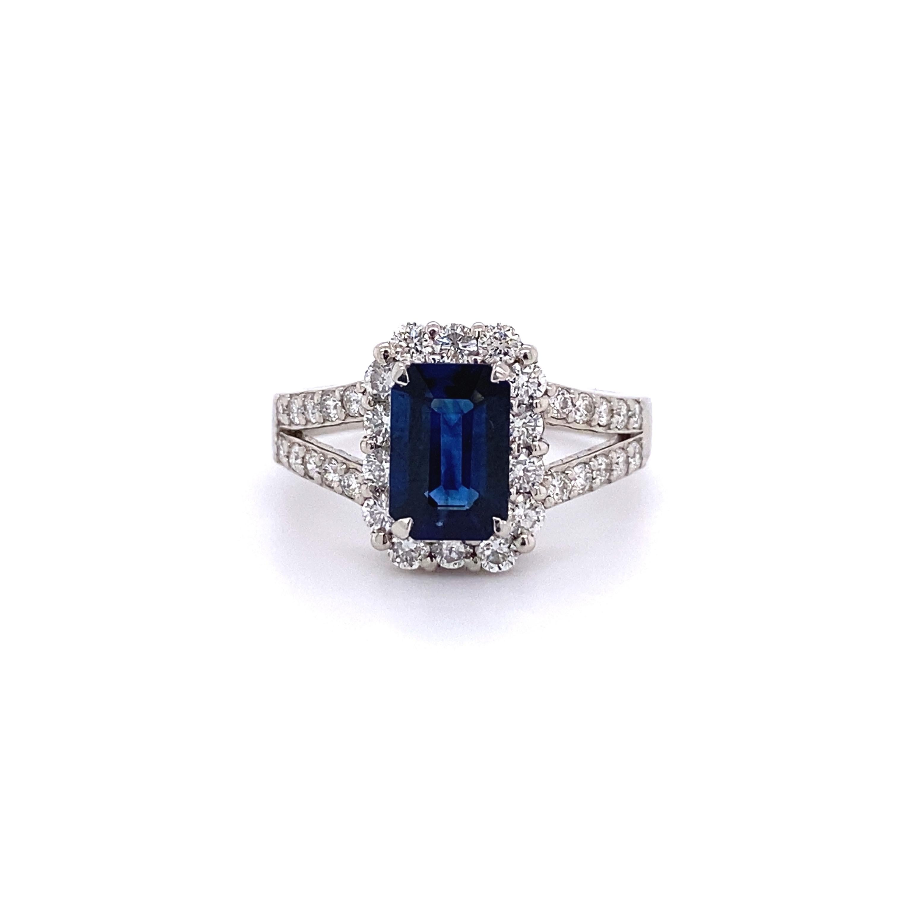 Emerald Cut Blue Sapphire and Diamond Vintage Platinum Ring Estate Fine Jewelry In Excellent Condition For Sale In Montreal, QC