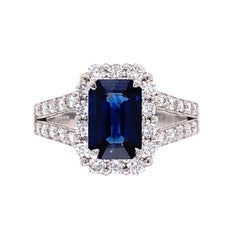 Bague de succession en platine vintage avec saphir bleu taille émeraude et diamants