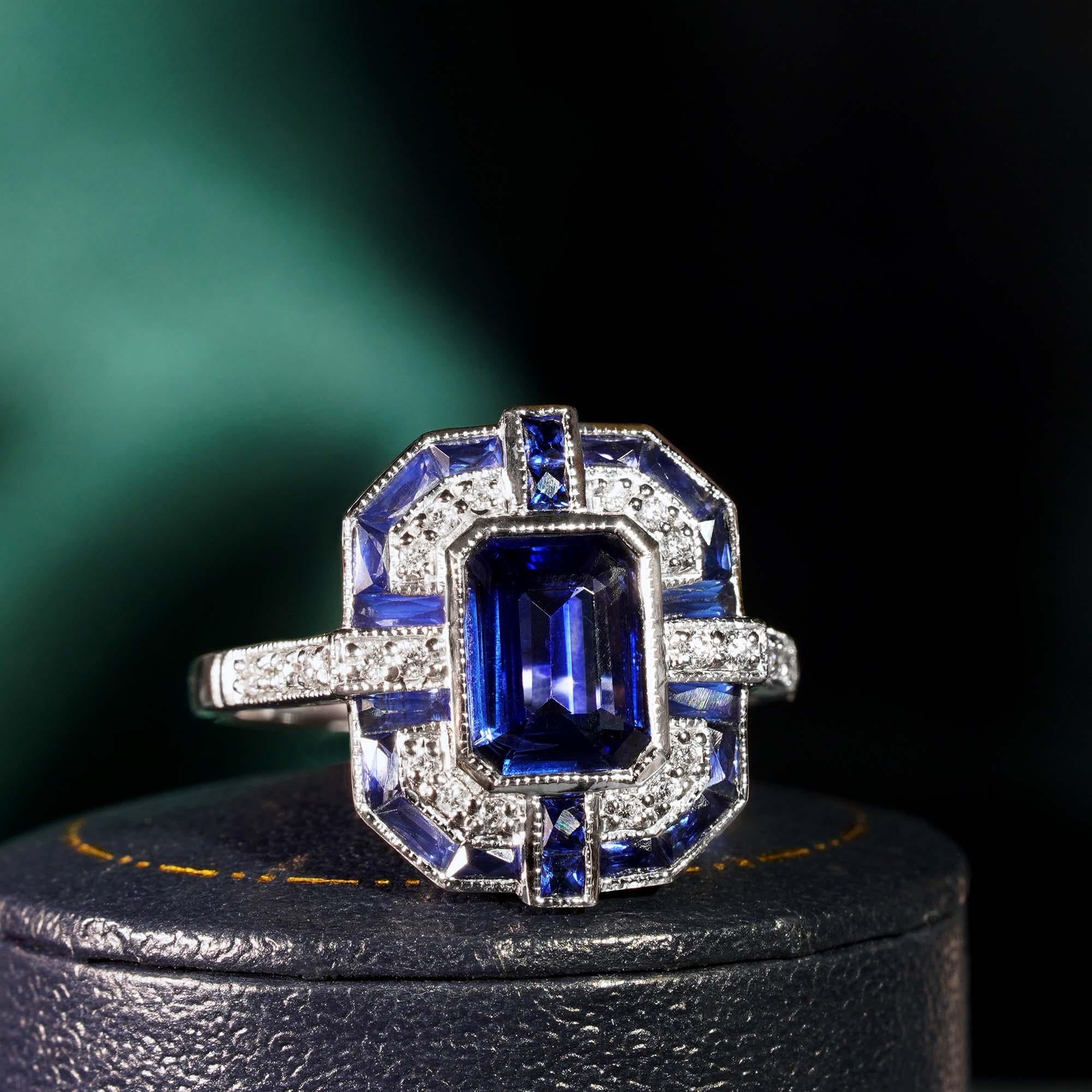 Zafiro azul talla esmeralda y diamante Anillo de oro blanco de 14 quilates estilo Art Decó geométrico en venta 1