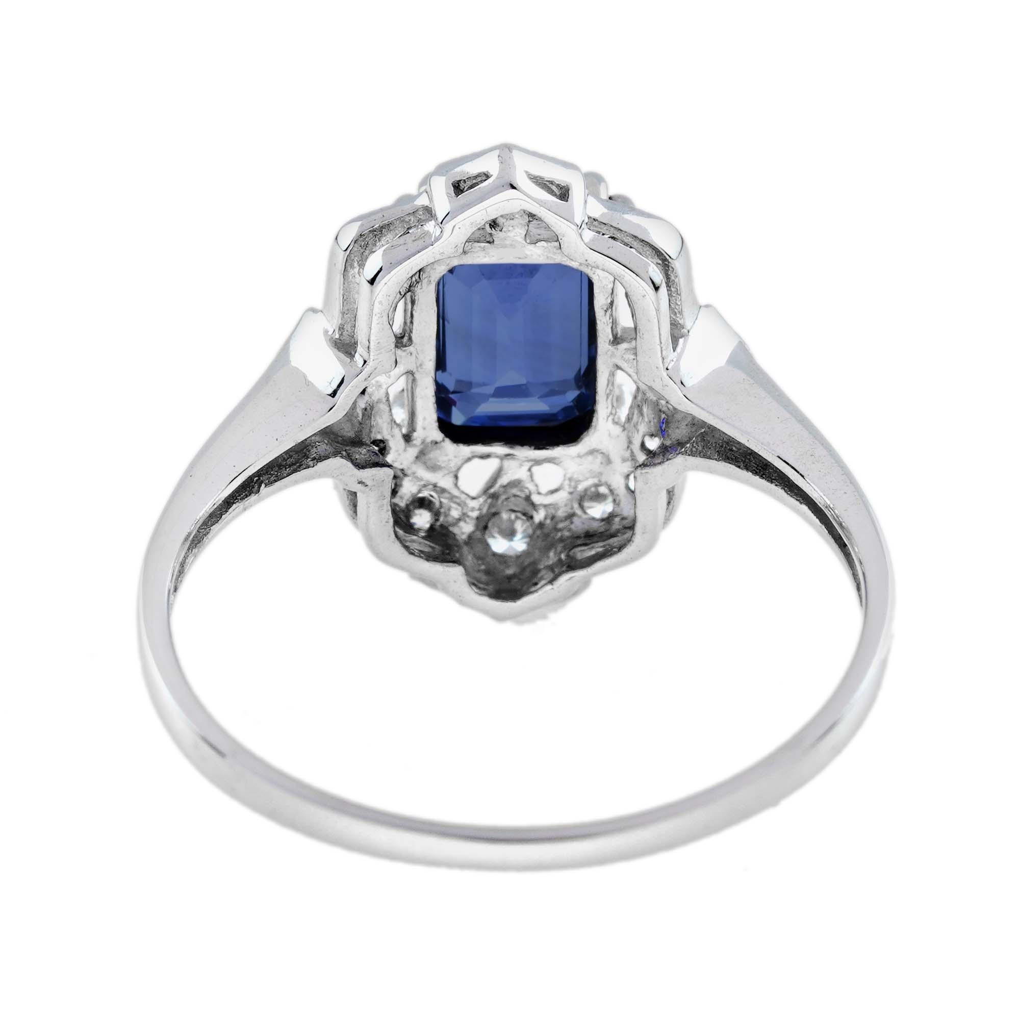 Taglio smeraldo Anello con zaffiro blu taglio smeraldo e diamante aureolato in oro bianco 14 carati stile vintage in vendita