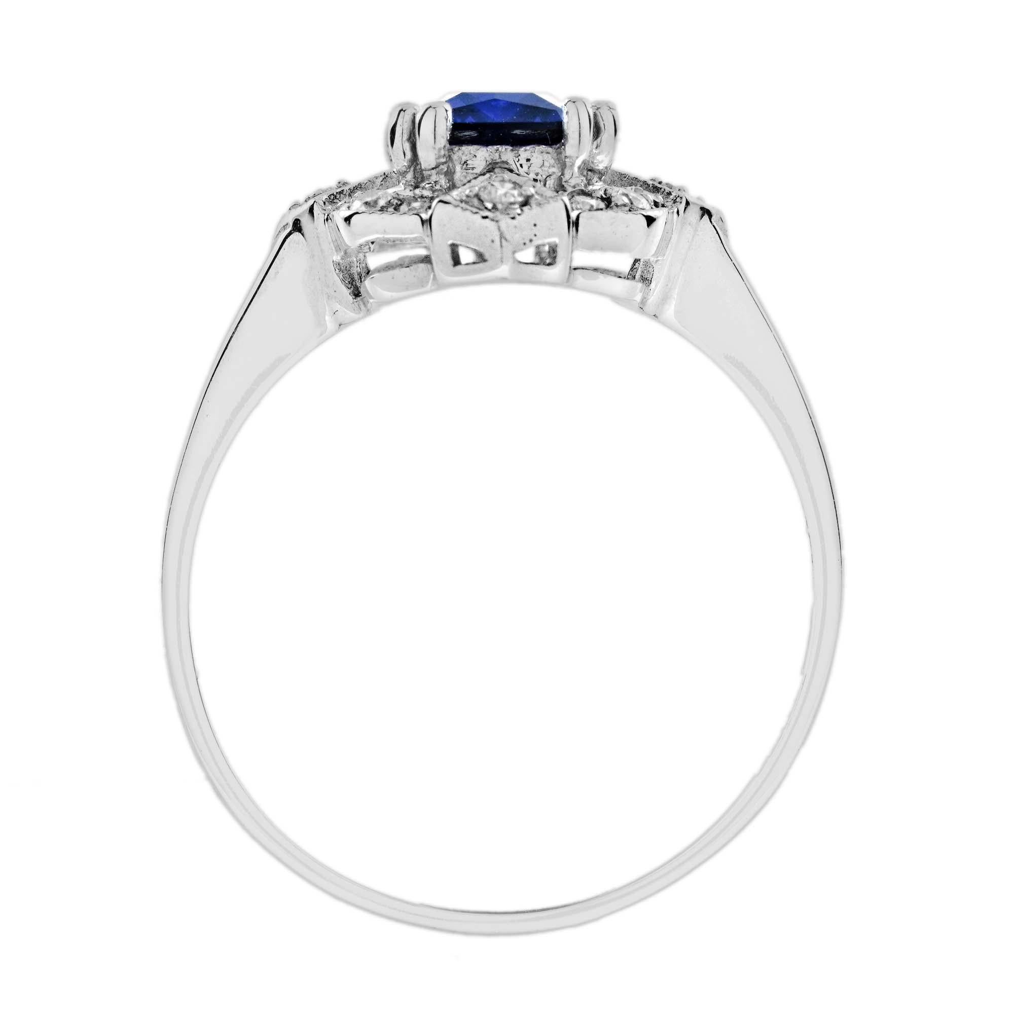 Anello con zaffiro blu taglio smeraldo e diamante aureolato in oro bianco 14 carati stile vintage In condizioni Nuovo in vendita a Oakton, VA