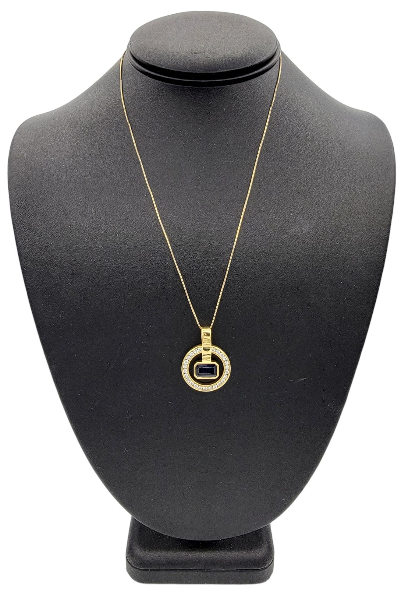 Pendentif Emerald Cut Blue Sapphire Open Circle avec diamants Or jaune 18 carats Pour femmes en vente