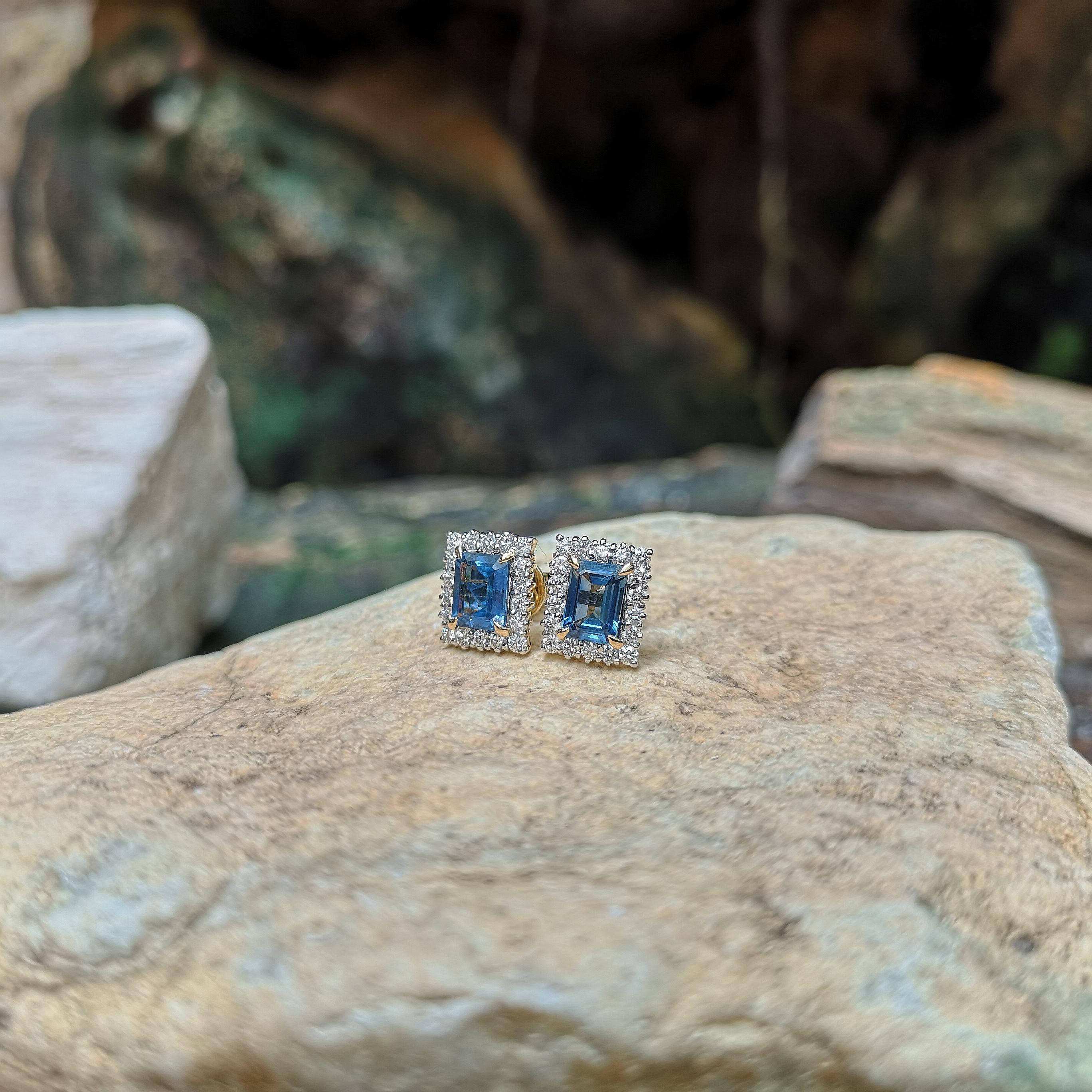 Emerald Cut Blue Sapphire with Diamond Earrings Set in 18 Karat Gold Settings In New Condition For Sale In Bangkok, TH