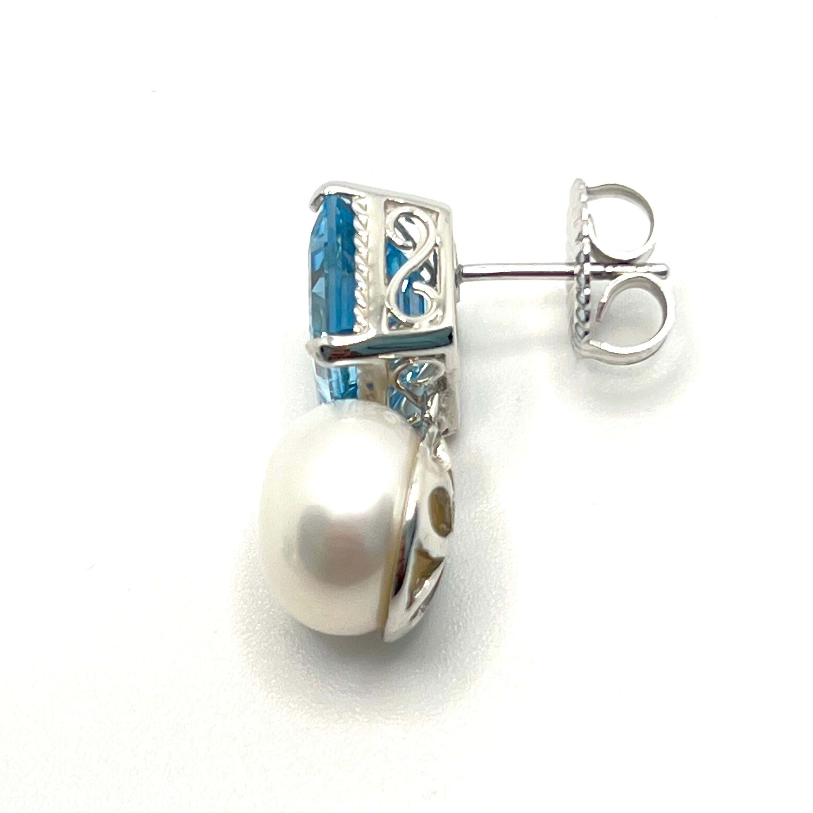 Contemporain Boucles d'oreilles en topaze bleue taillée en émeraude et perles d'eau douce en vente