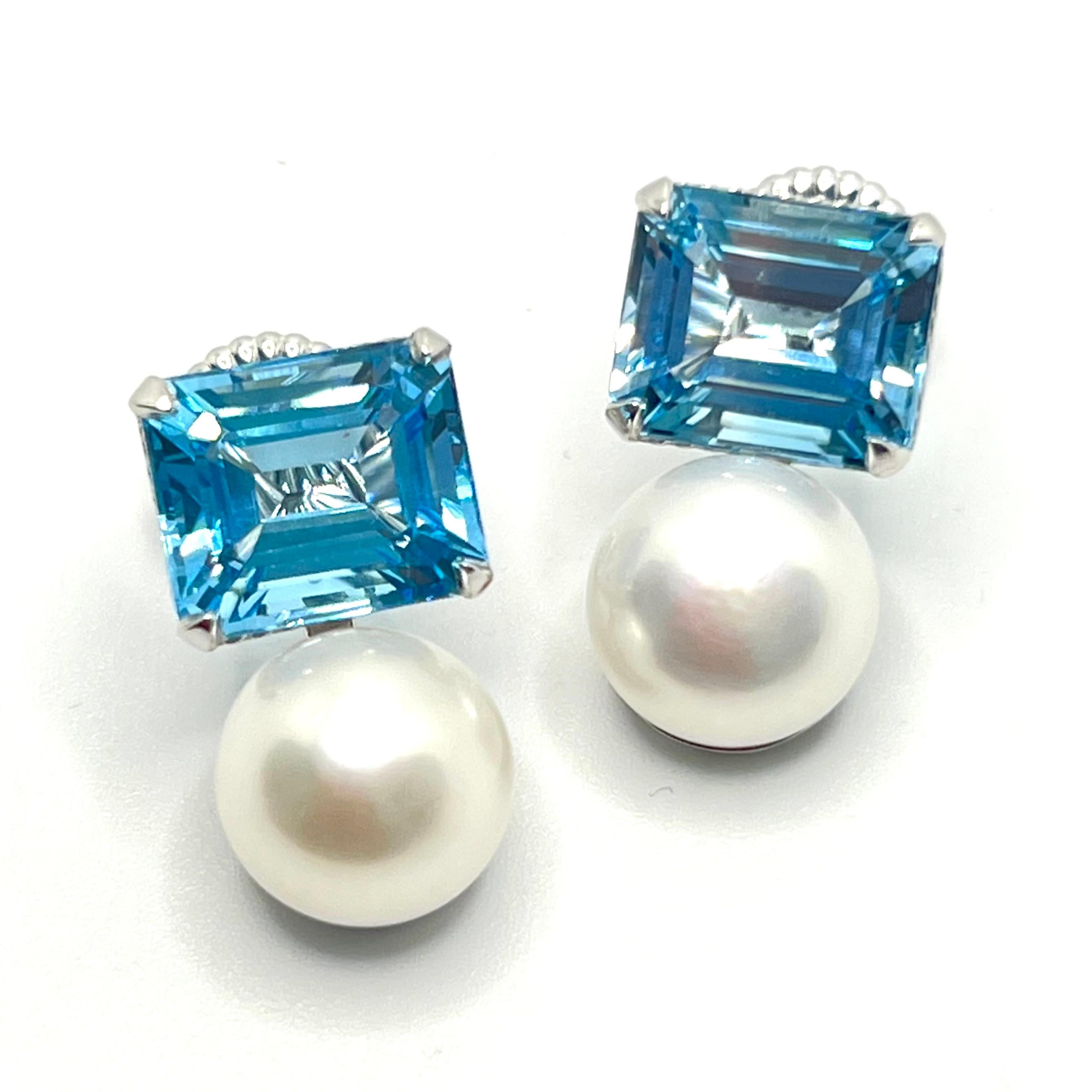 Boucles d'oreilles en topaze bleue taillée en émeraude et perles d'eau douce Neuf - En vente à Los Angeles, CA