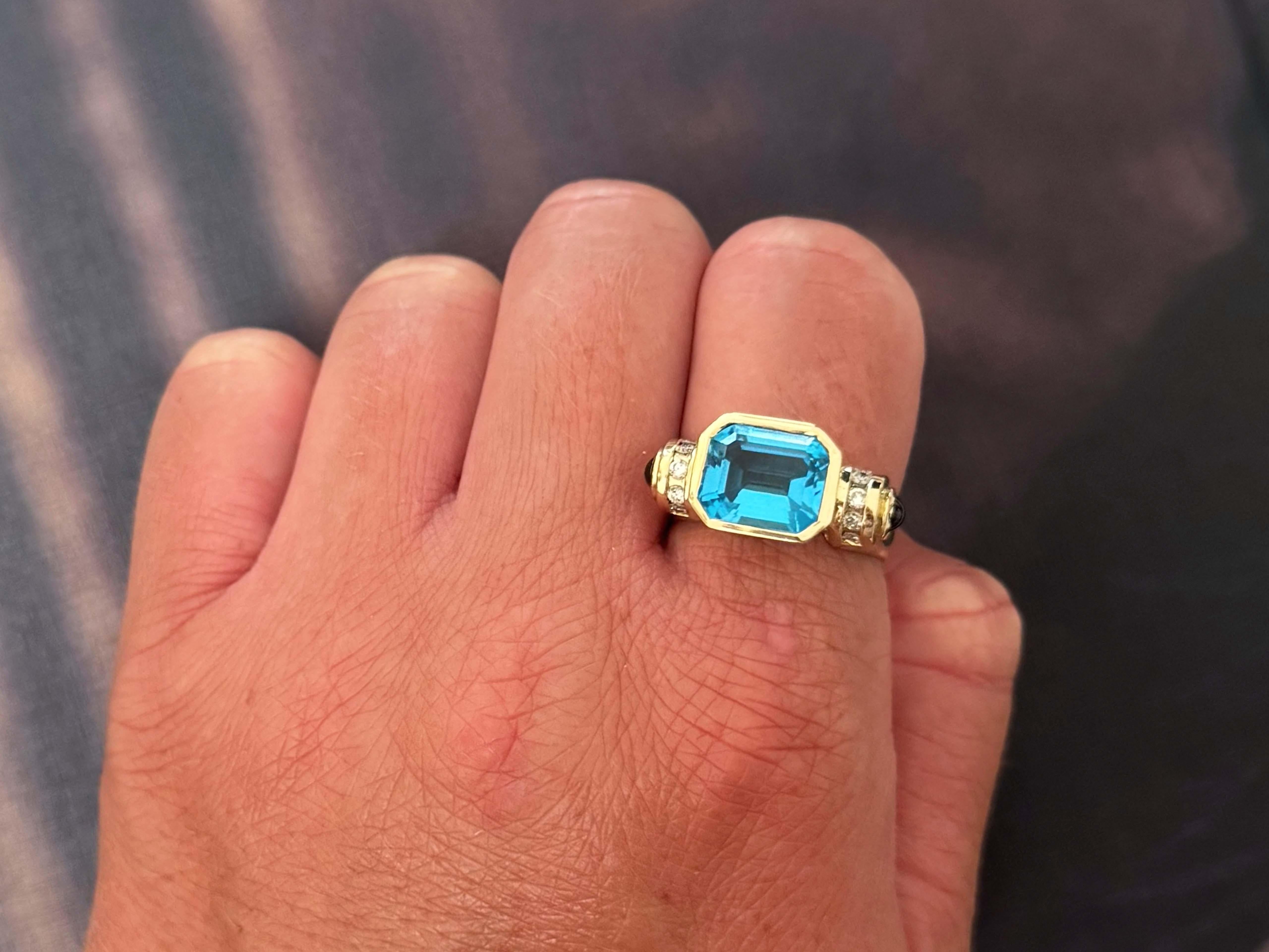 Specifiche dell'articolo:

Metallo: oro giallo 14k

Peso dell'anello: 7,4 grammi

Misura dell'anello: 8.75

Altezza anello: 10.6 mm

Topazio  Specifiche:

Pietra preziosa: Topazio blu

Misure del topazio: 11 mm x 9 mm x 5,8

Peso in carati del