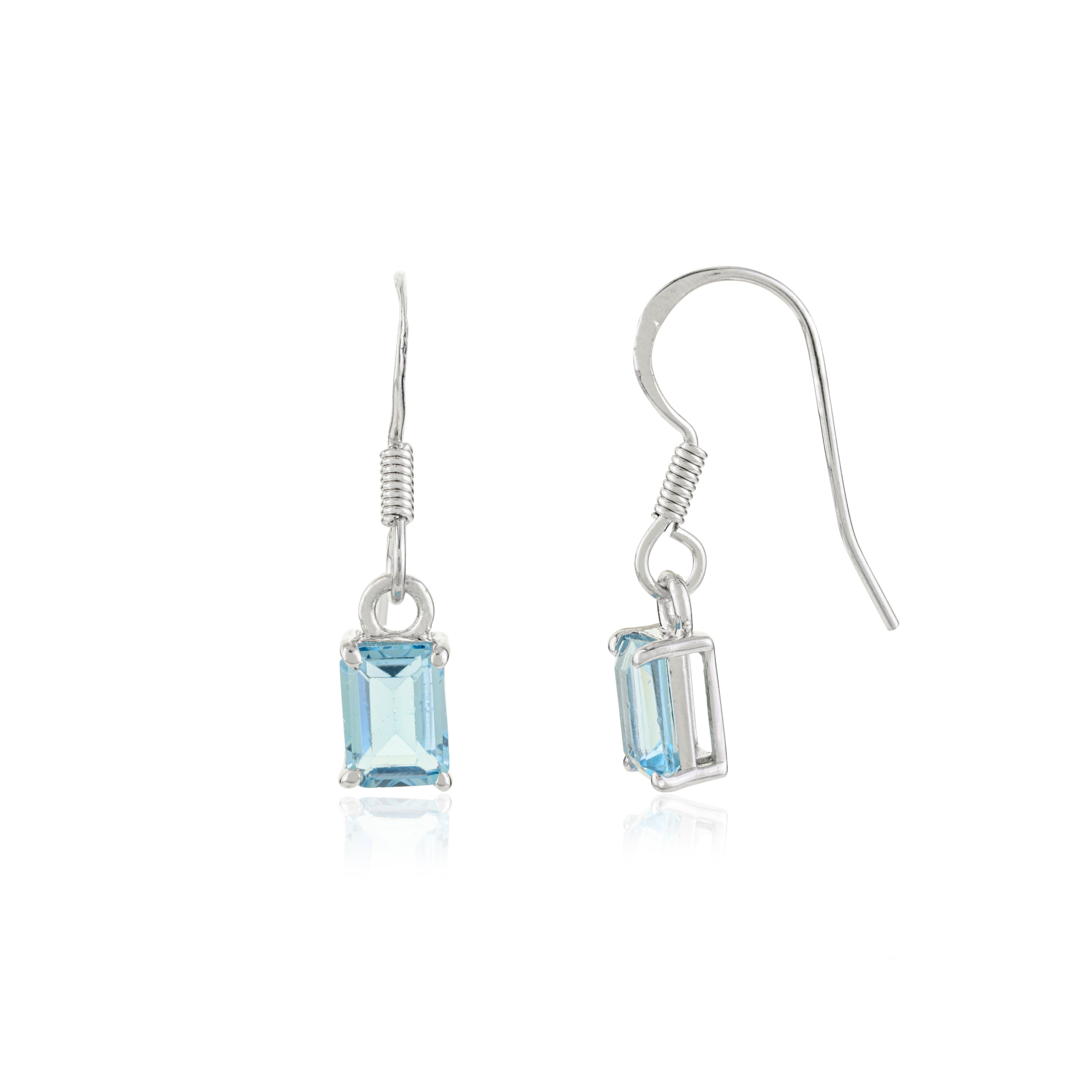 Moderniste Emerald Cut Blue Topaz Drop Earrings for Graduation Gift in 925 Sterling Silver en vente