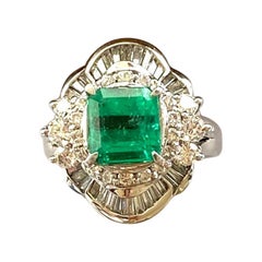 Emerald Cut, circa 1.70 Carat, Baguette, Brillant Cut Diamonds, IGI Certified