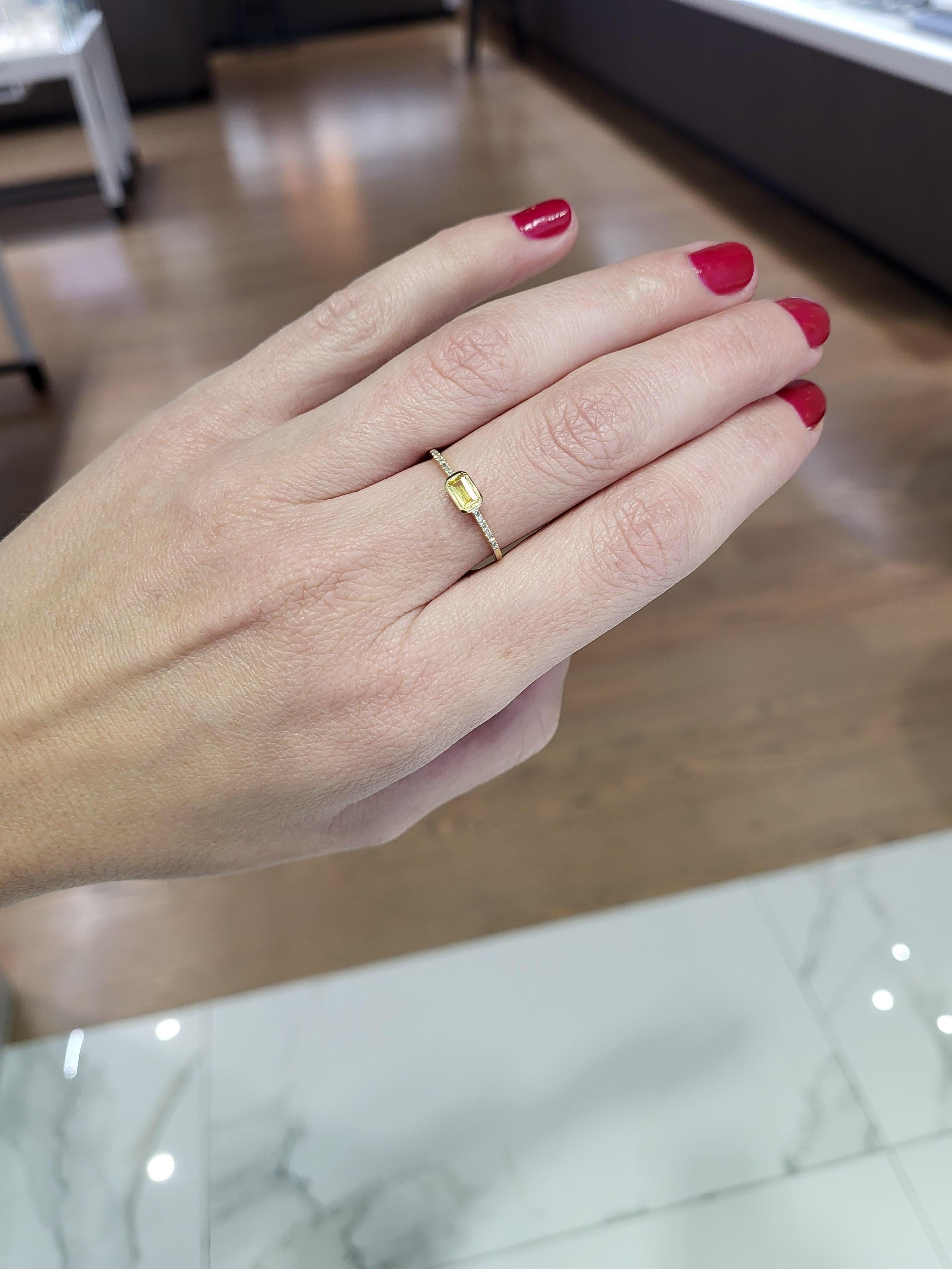 Emerald Cut Citrine and Diamond 14 Karat Yellow Gold Fashion Ring  For Sale 4