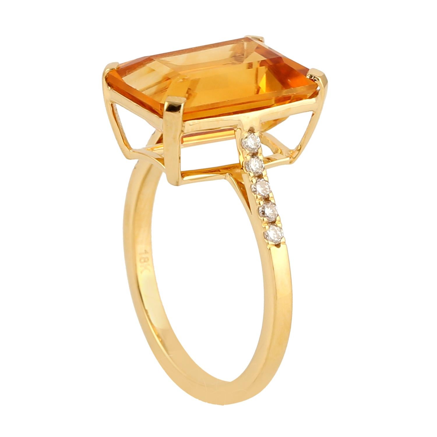 Emerald Cut Citrine Cocktail Ring with Pave Diamond in 18k Yellow Gold In New Condition For Sale In New York, NY