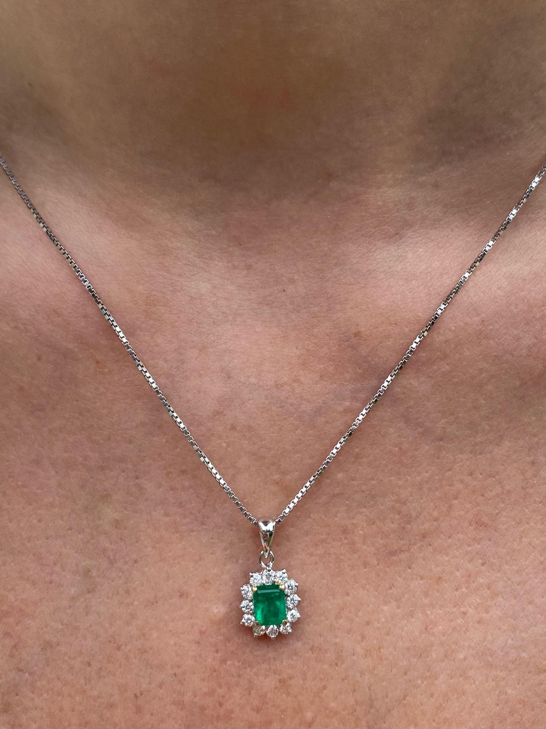 Modern Emerald-Cut Colombian Emerald and Diamond 18 Karat White Gold Pendant