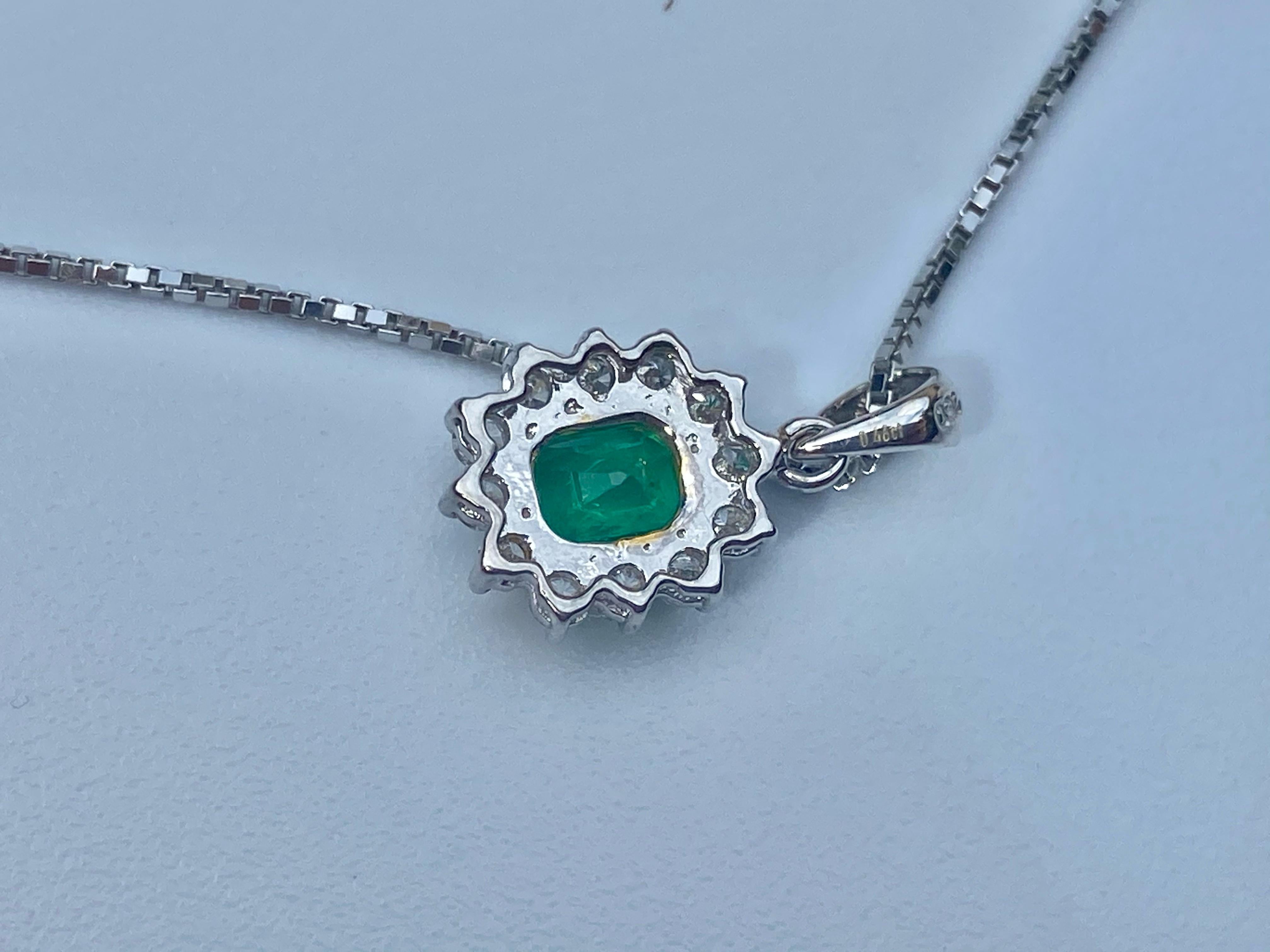 Emerald-Cut Colombian Emerald and Diamond 18 Karat White Gold Pendant In New Condition In Miami, FL