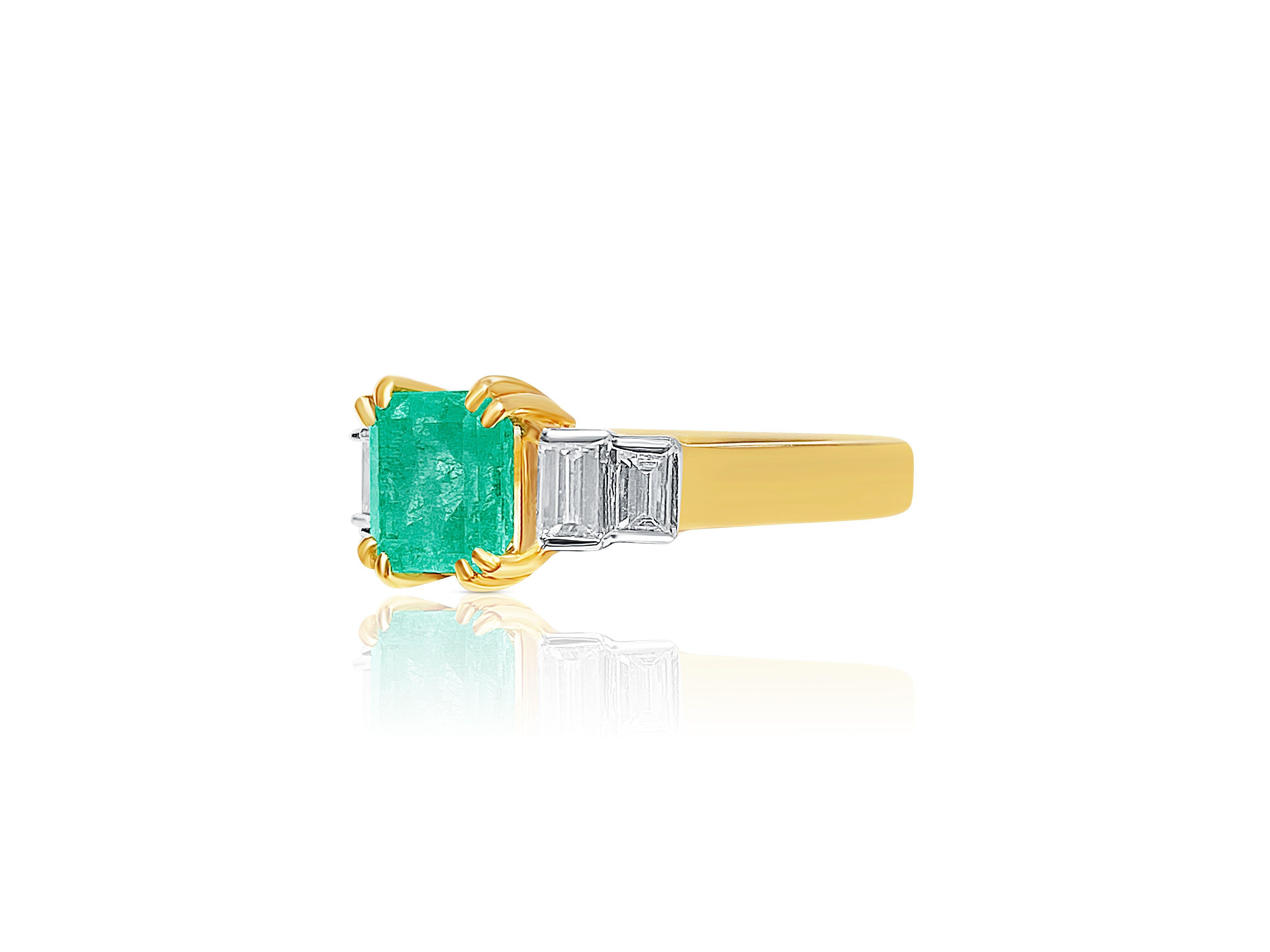 Emerald-Cut Colombian Emerald and Diamond 18 Karat Yellow Gold Ring für Damen oder Herren im Angebot