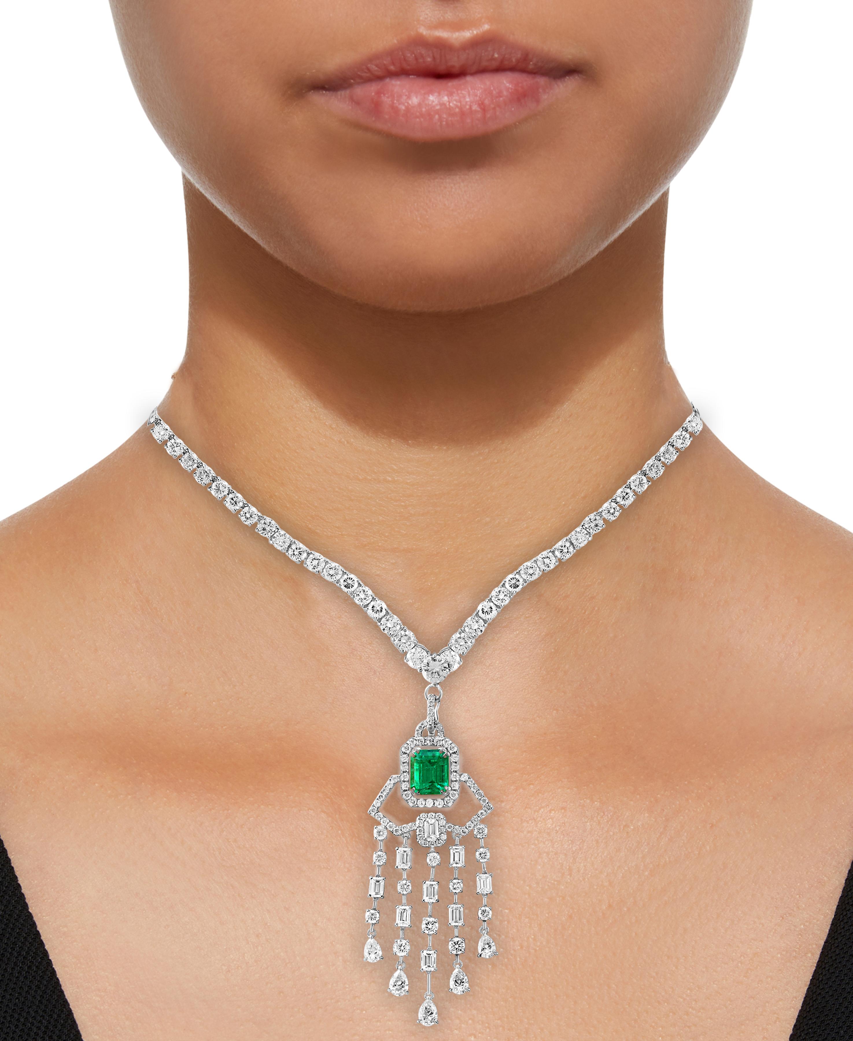 Platin-Halskette mit kolumbianischem Smaragd im Smaragdschliff und Diamanttropfen & Riviera  im Angebot 1