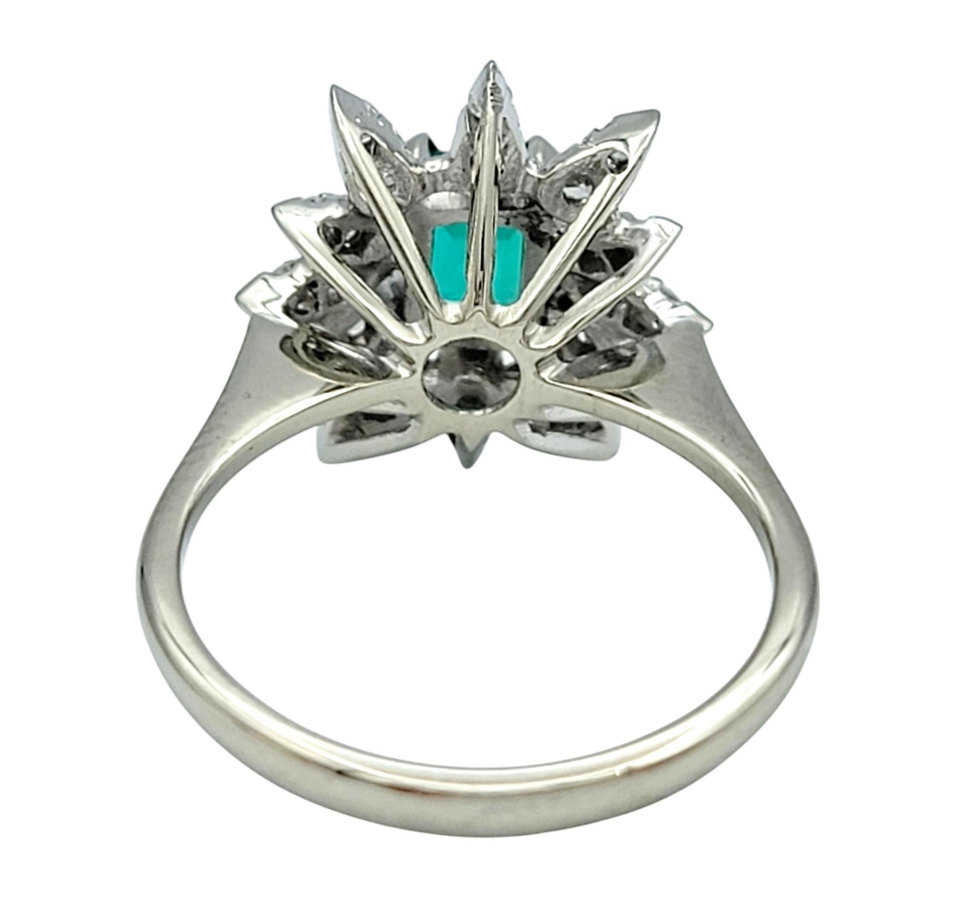 Emerald Cut Colombian Emerald and Diamond Starburst Ring in 18 Karat White Gold Bon état - En vente à Scottsdale, AZ