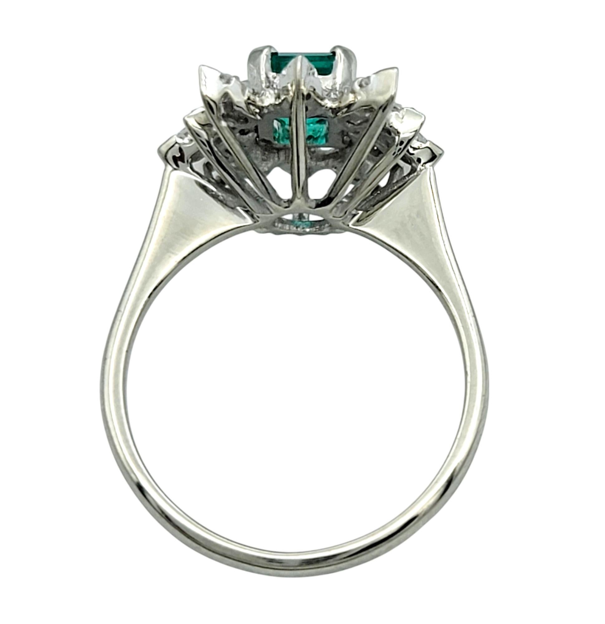 Emerald Cut Colombian Emerald and Diamond Starburst Ring in 18 Karat White Gold Pour femmes en vente