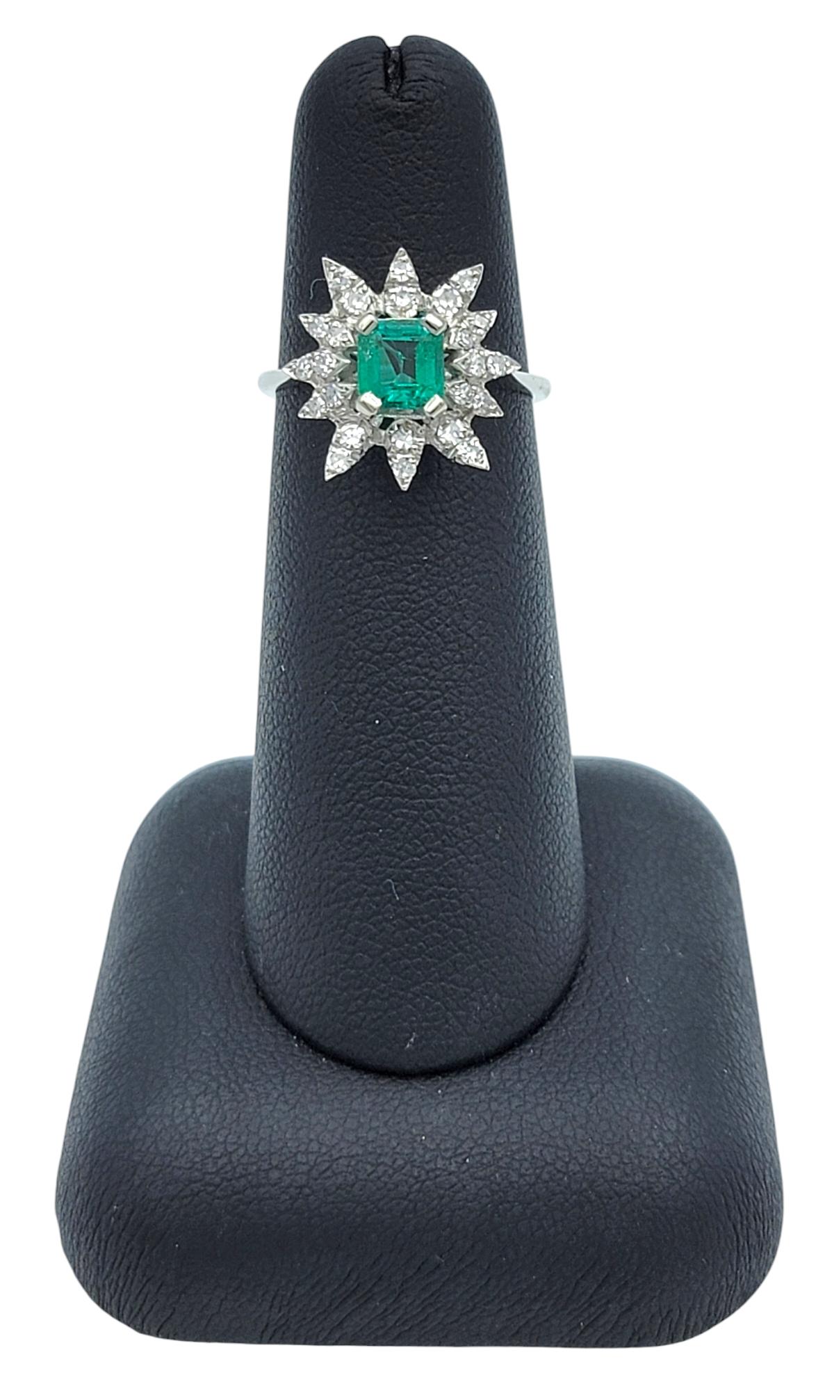 Emerald Cut Colombian Emerald and Diamond Starburst Ring in 18 Karat White Gold en vente 3