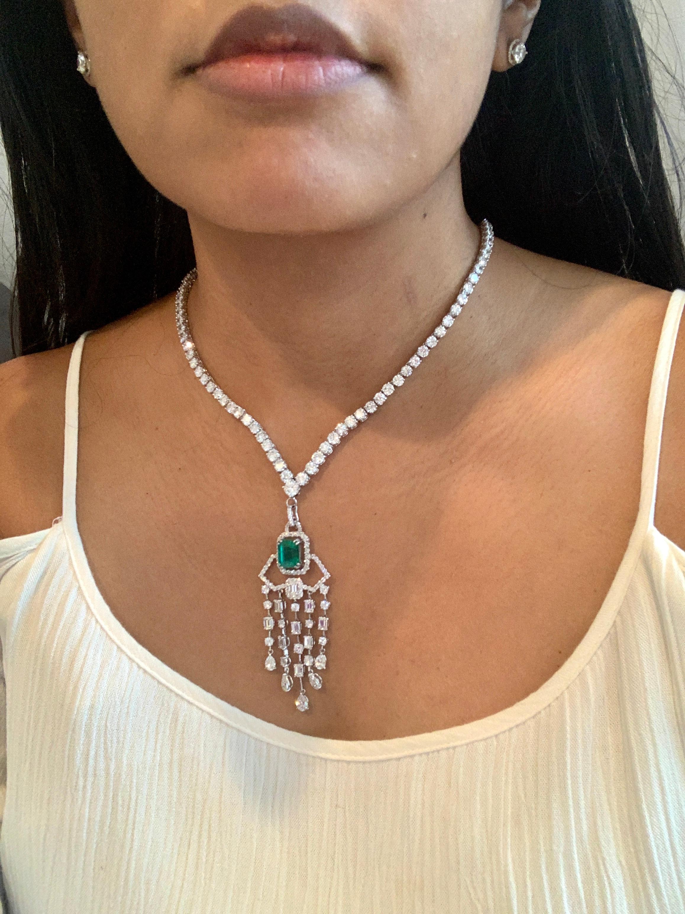 Platin-Halskette mit kolumbianischem Smaragd im Smaragdschliff und Diamanttropfen & Riviera  im Angebot 12