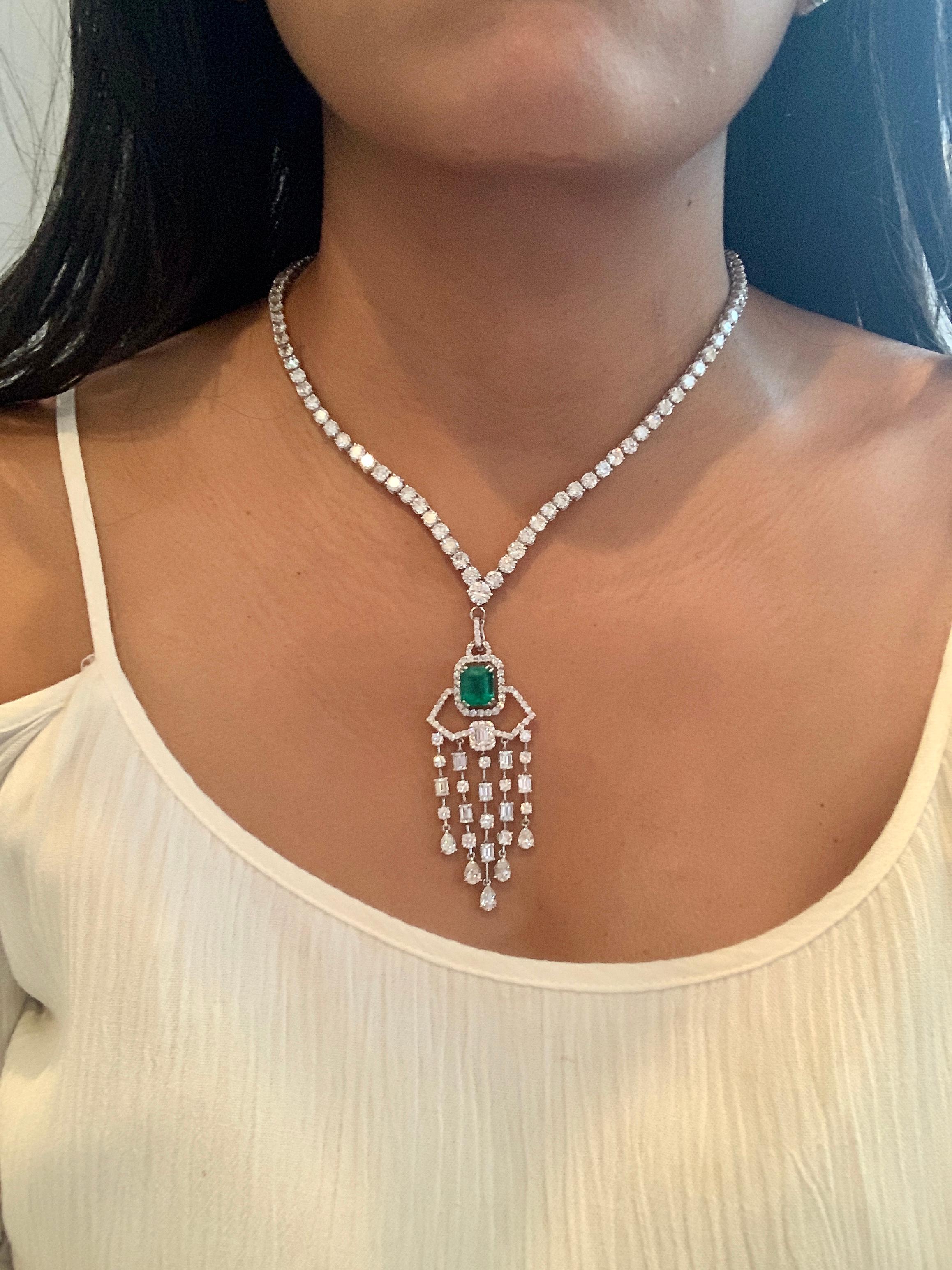 Platin-Halskette mit kolumbianischem Smaragd im Smaragdschliff und Diamanttropfen & Riviera  im Angebot 13