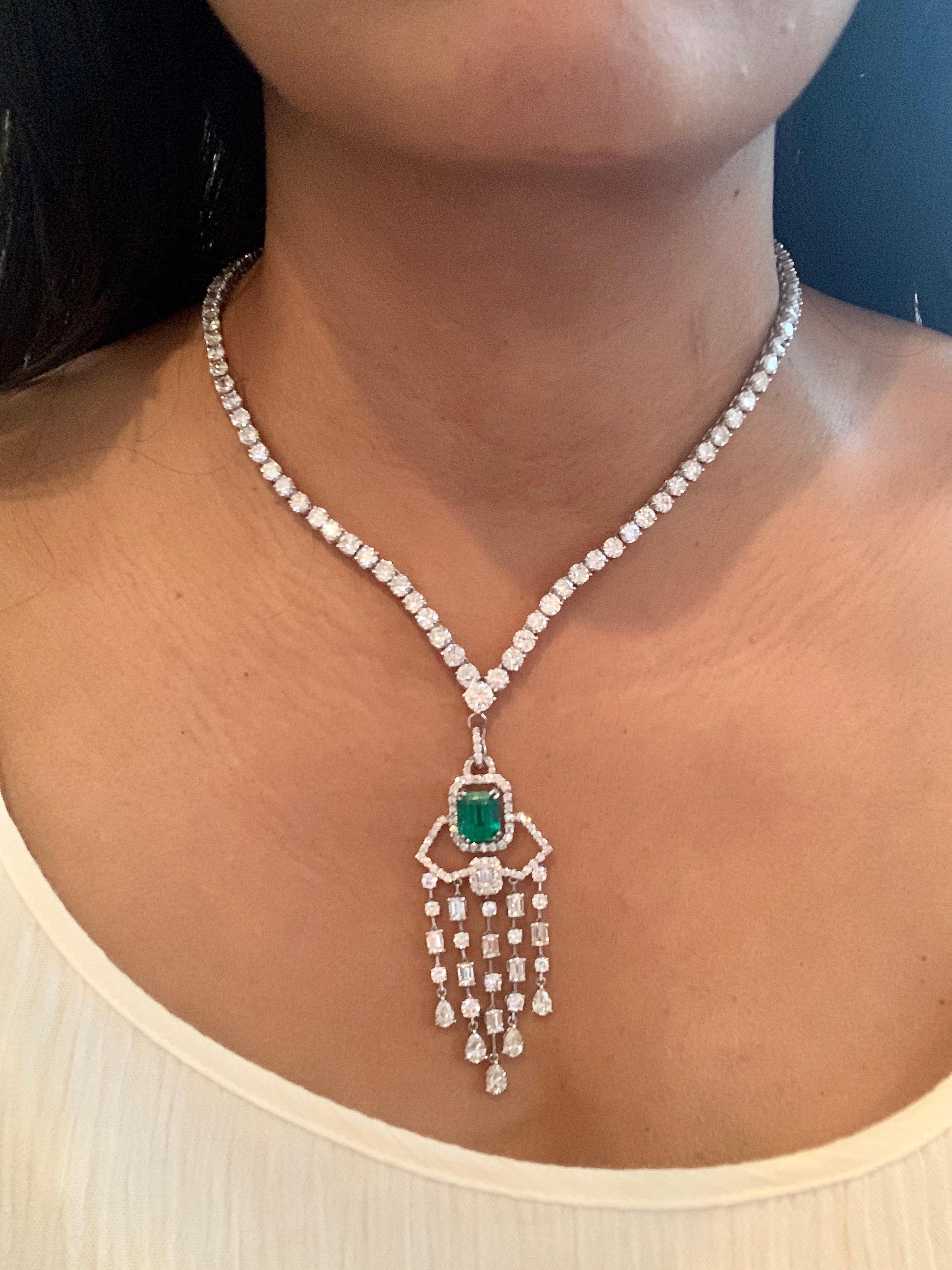 Platin-Halskette mit kolumbianischem Smaragd im Smaragdschliff und Diamanttropfen & Riviera  im Angebot 14