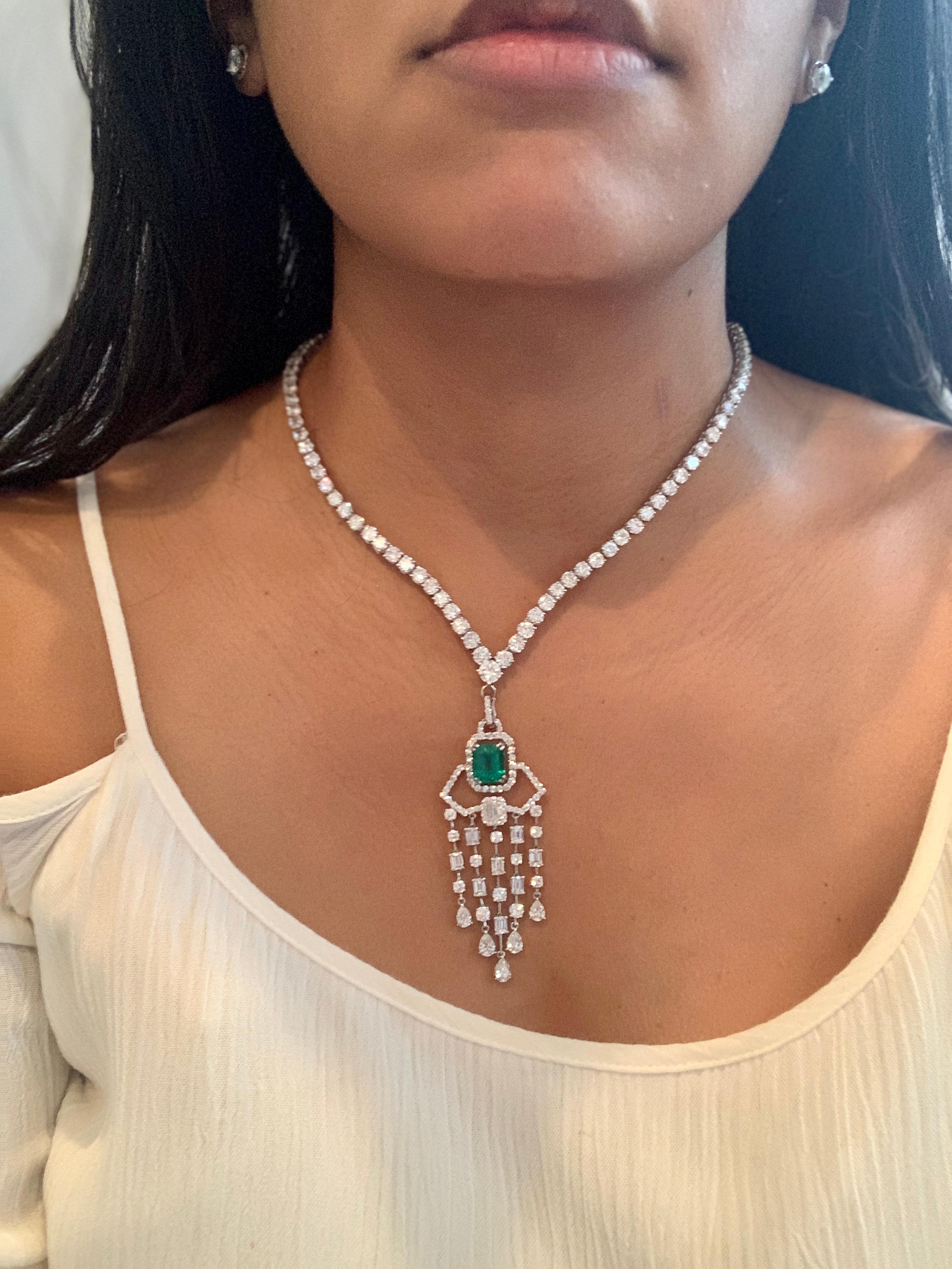 Platin-Halskette mit kolumbianischem Smaragd im Smaragdschliff und Diamanttropfen & Riviera  im Angebot 16