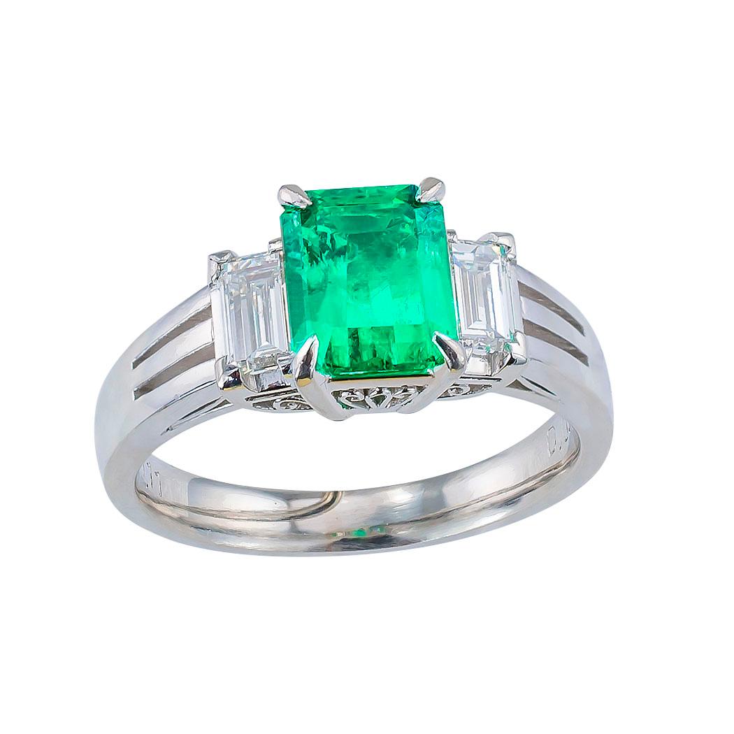 Emerald Cut Colombian Emerald Diamond Platinum Ring In Good Condition In Los Angeles, CA