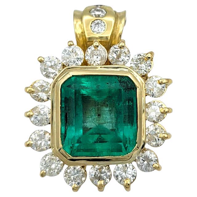 Emerald with Diamond Pendant Set in 18 Karat Gold Settings For Sale at ...
