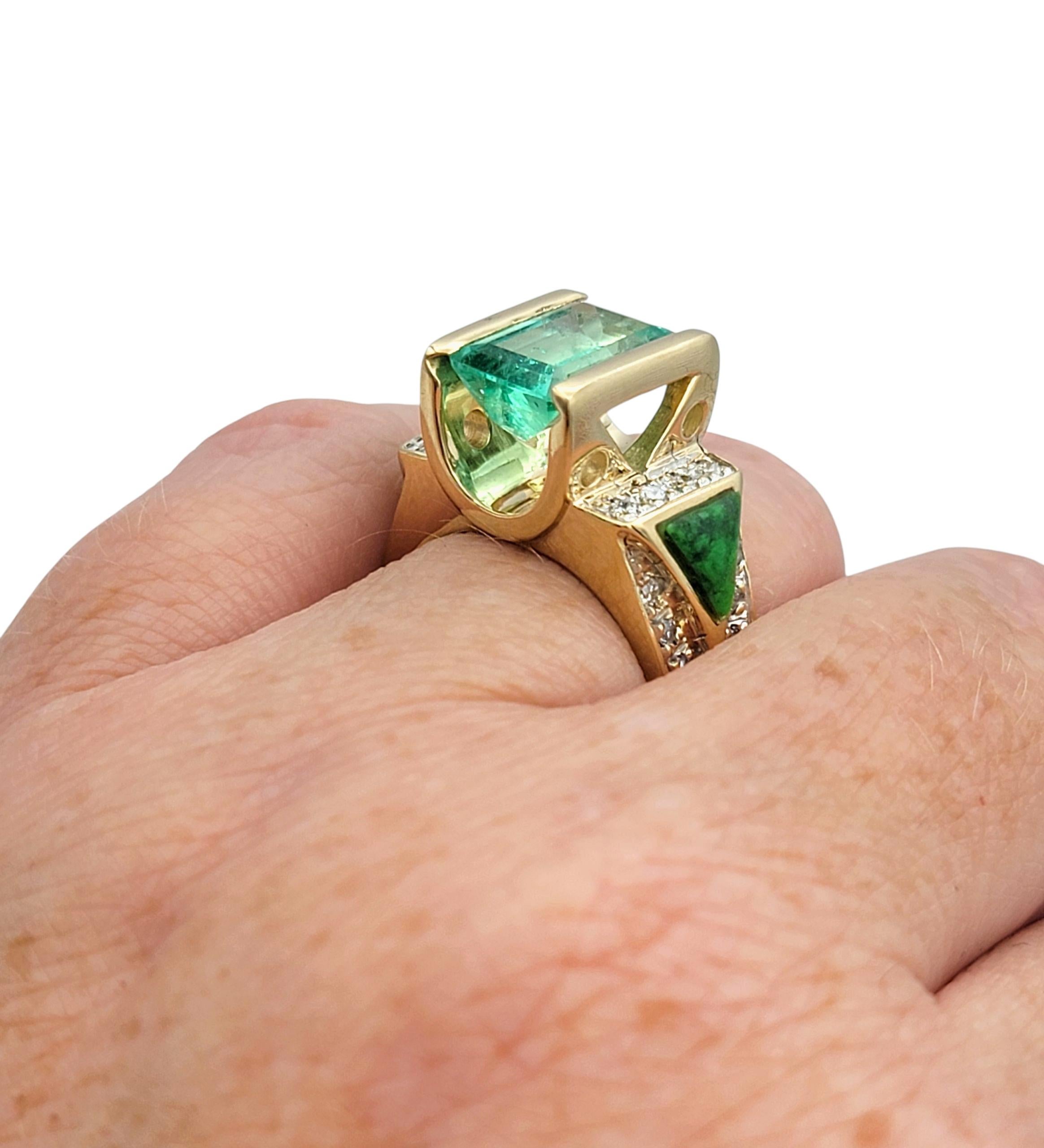 Bague en émeraude de Colombie avec jade et diamants Or jaune 14 carats en vente 5