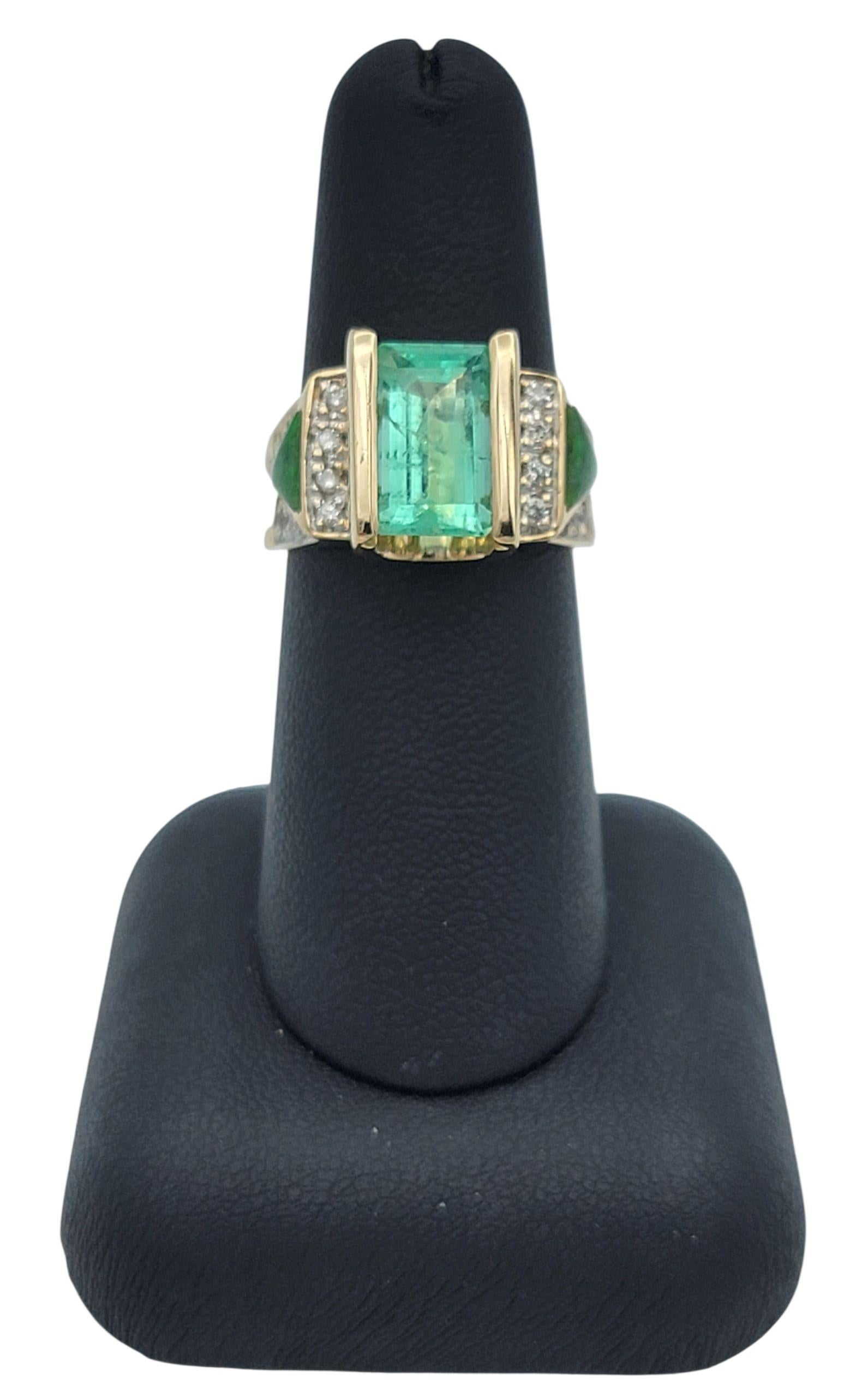 Bague en émeraude de Colombie avec jade et diamants Or jaune 14 carats en vente 6