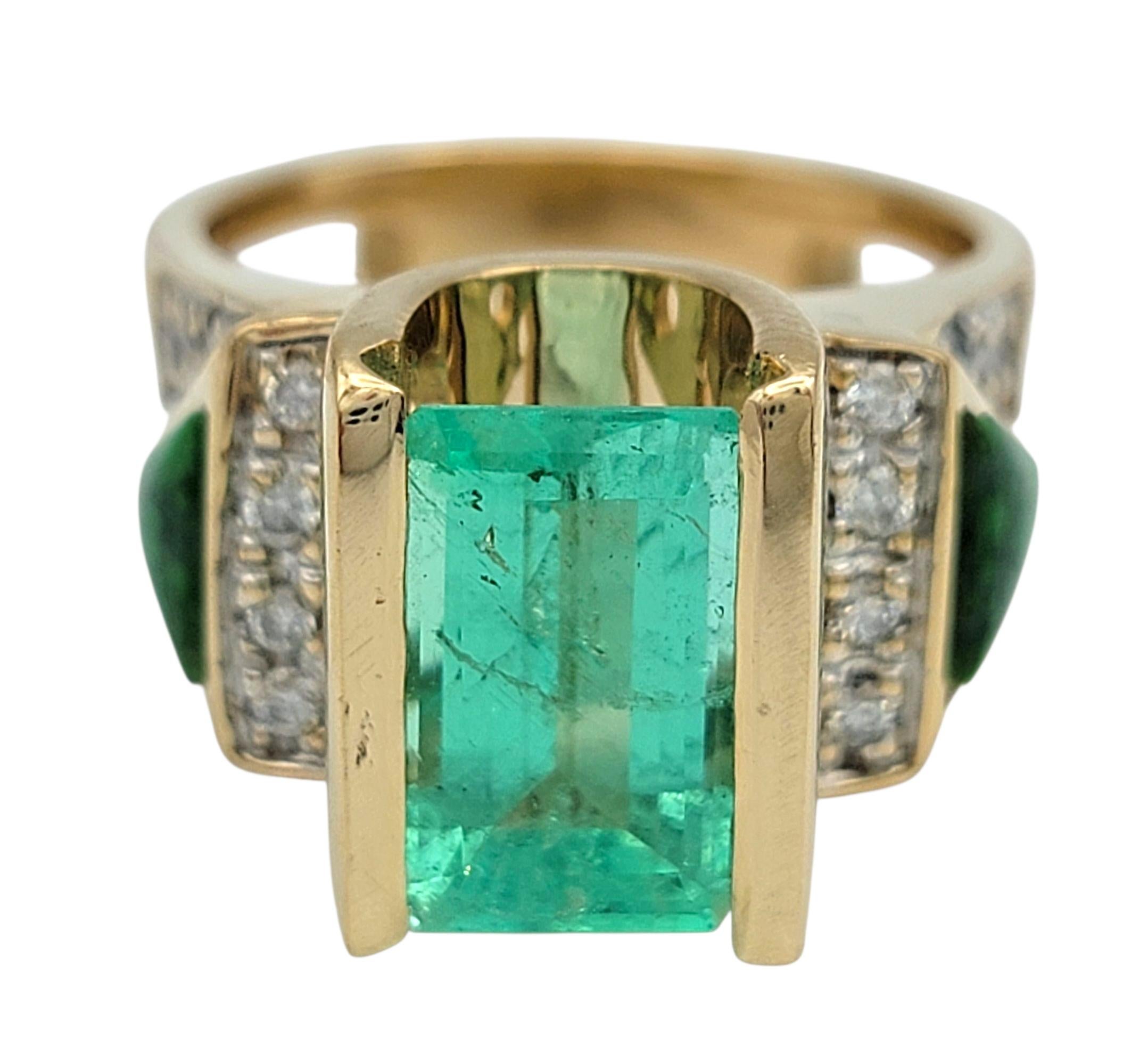 Contemporain Bague en émeraude de Colombie avec jade et diamants Or jaune 14 carats en vente