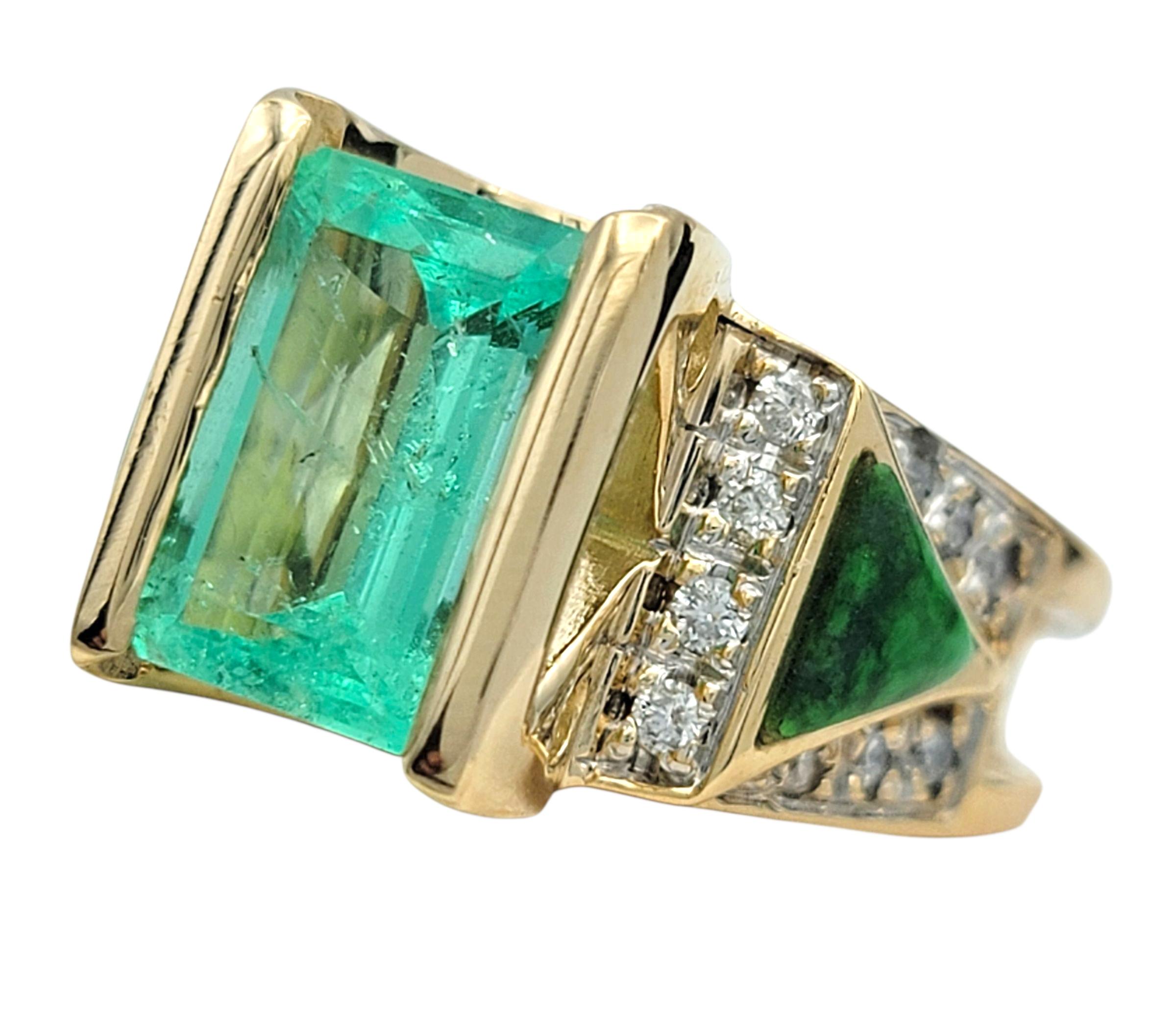 Taille émeraude Bague en émeraude de Colombie avec jade et diamants Or jaune 14 carats en vente