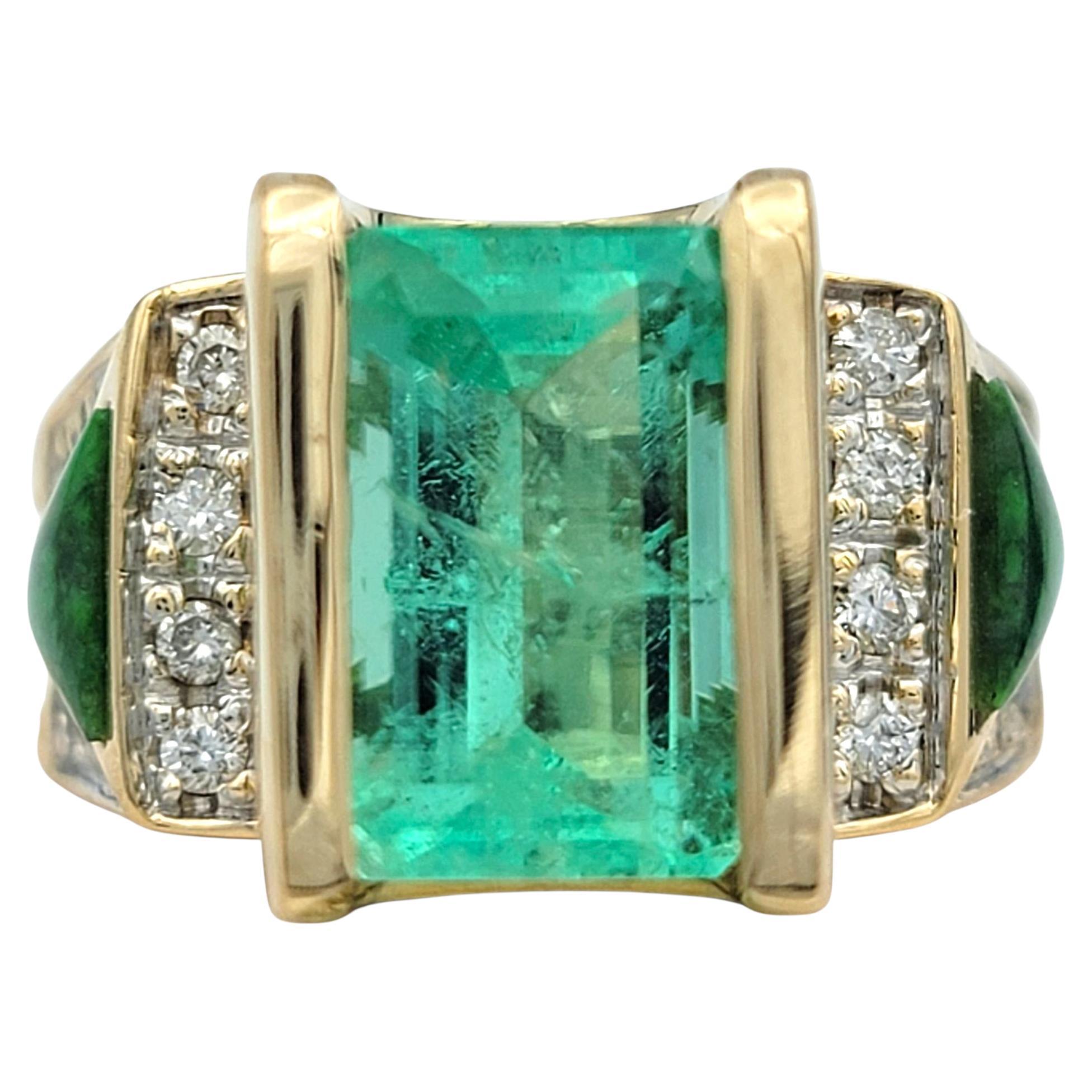 Bague en émeraude de Colombie avec jade et diamants Or jaune 14 carats