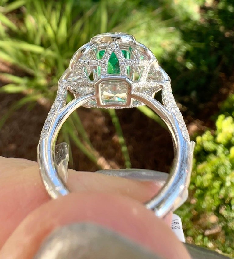 Emerald Cut Columbian Emerald and Diamond Ring In New Condition For Sale In New Orleans, LA